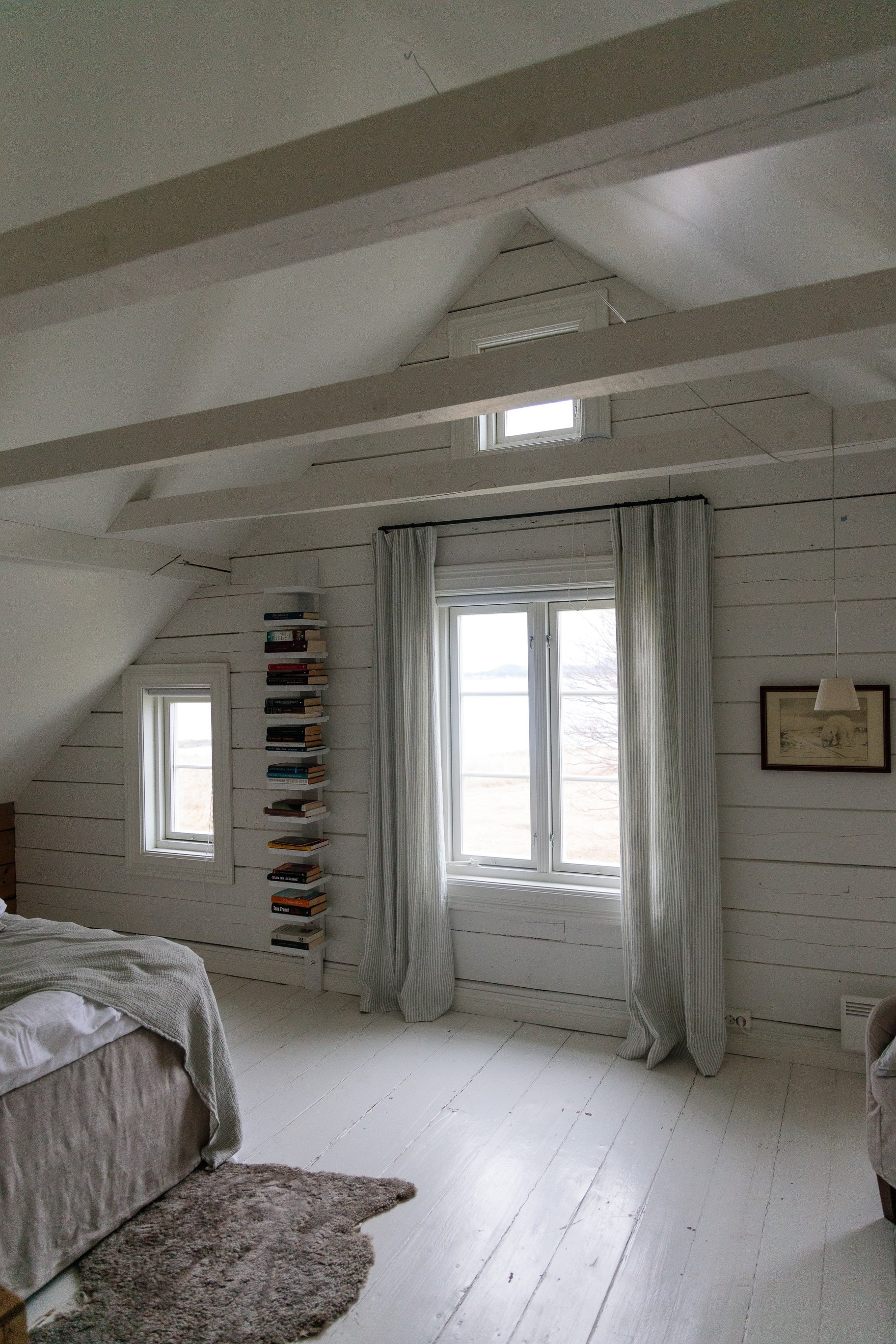 NO - Owners Cabin - Room.jpg