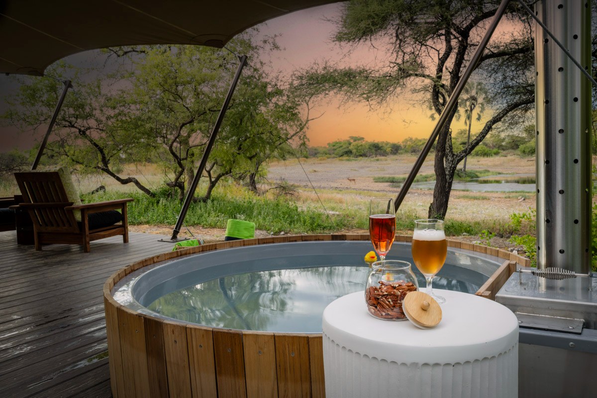 NA - Onguma Tented Camp - jacuzzi.jpg