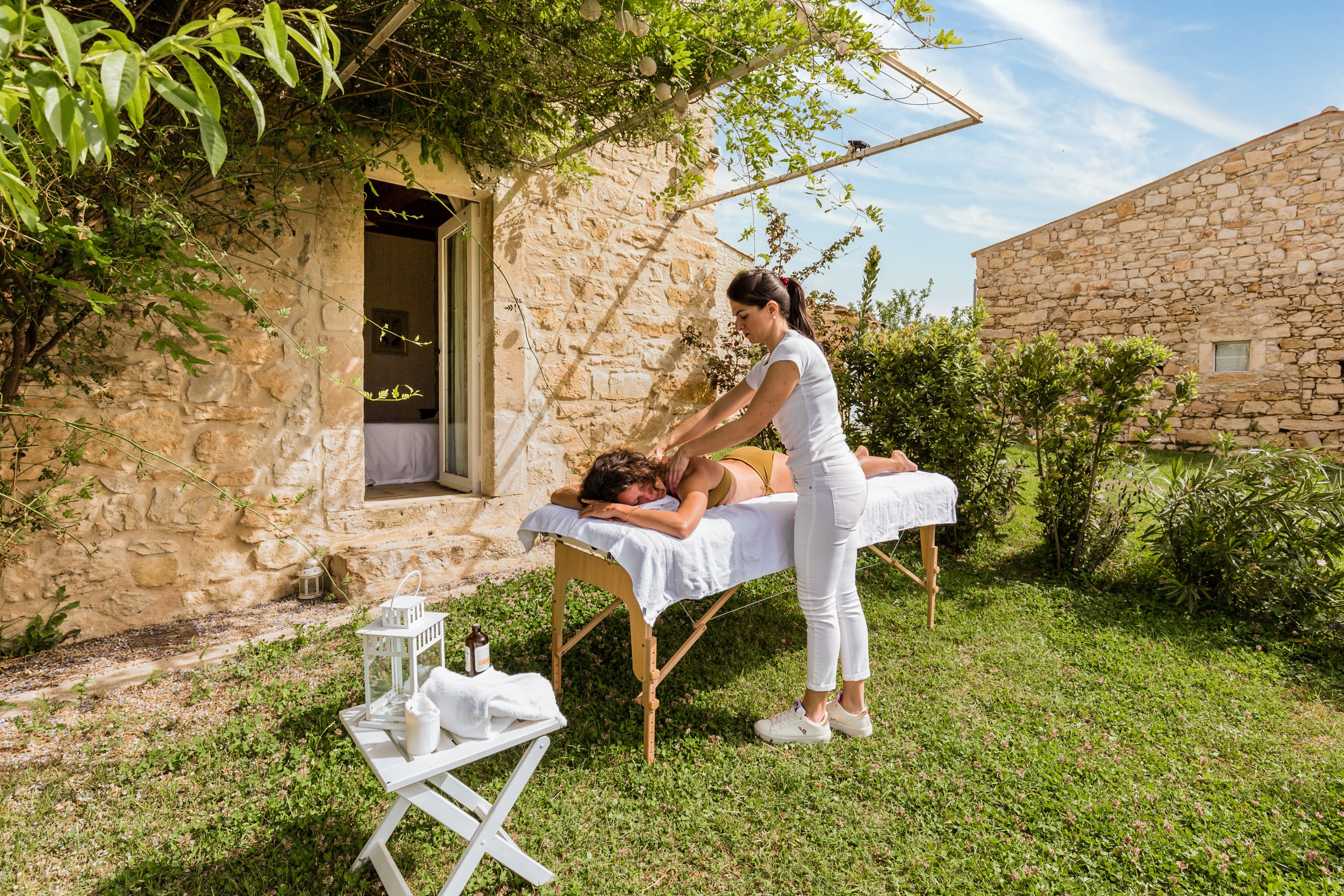 IT - Accommodatie - Baglio Occhipinti - Massage.jpg