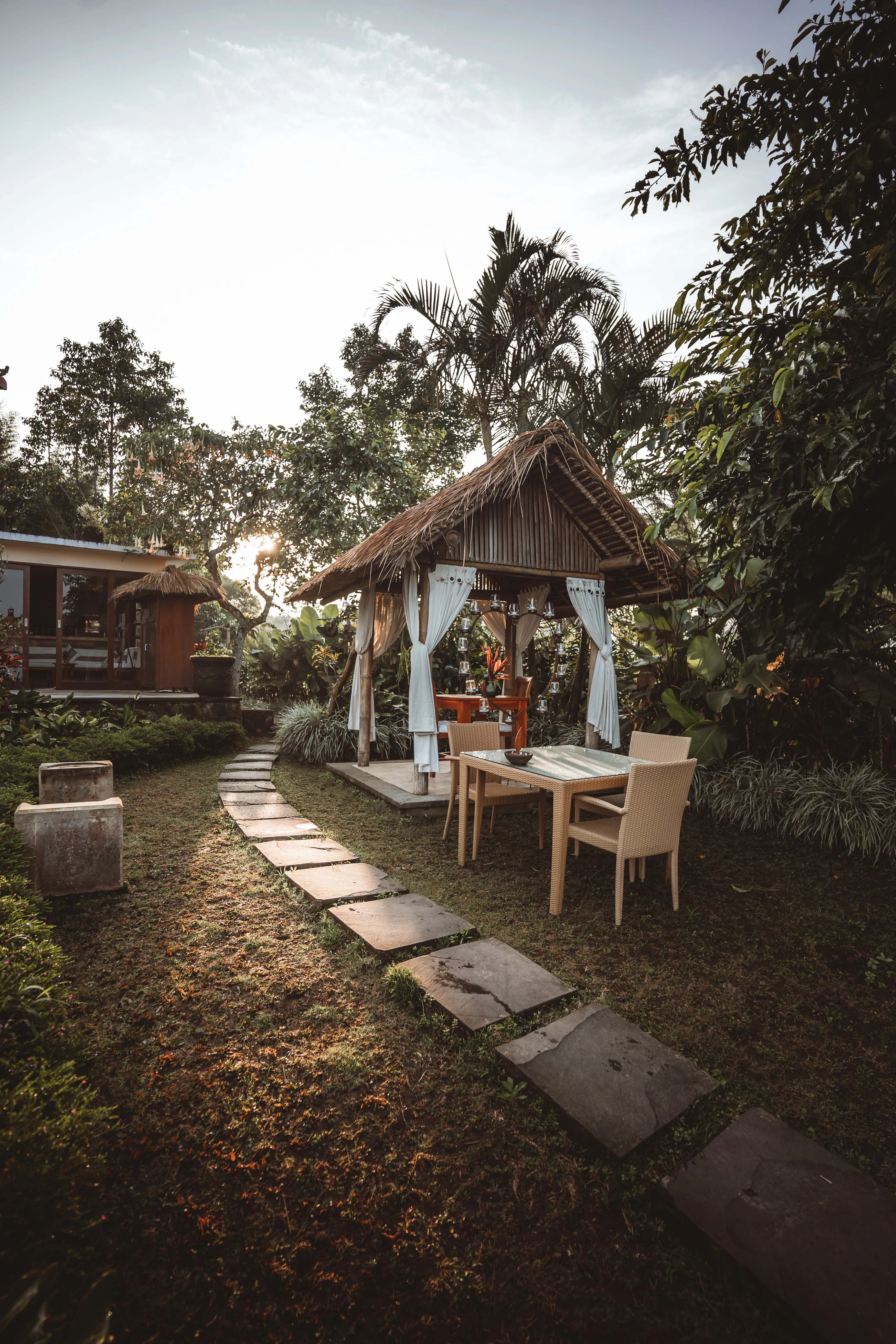 IN - Munduk Moding Plantation - Restaurant - Resto Garden.webp