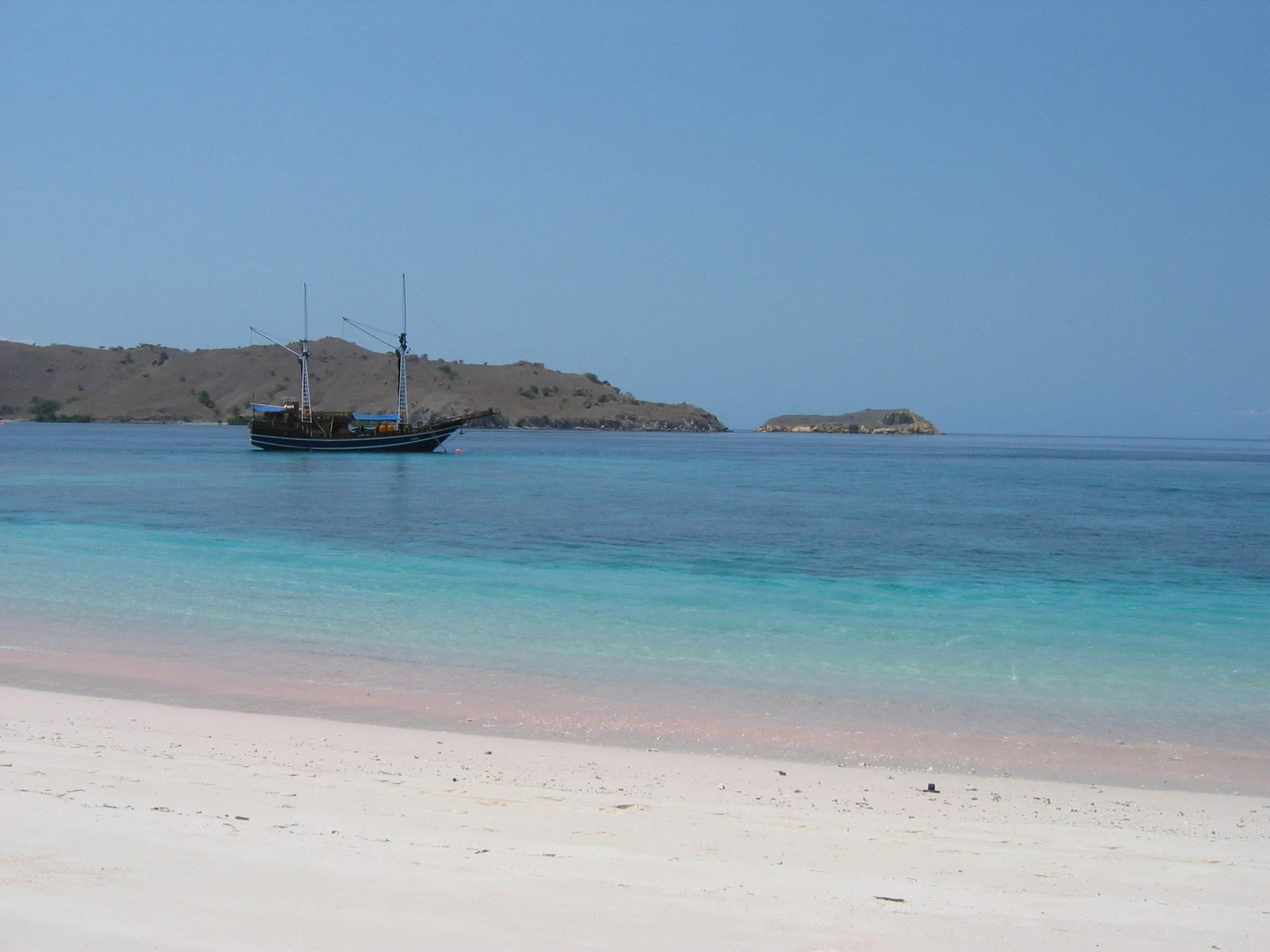 ID - Komodo - Boat (8).webp