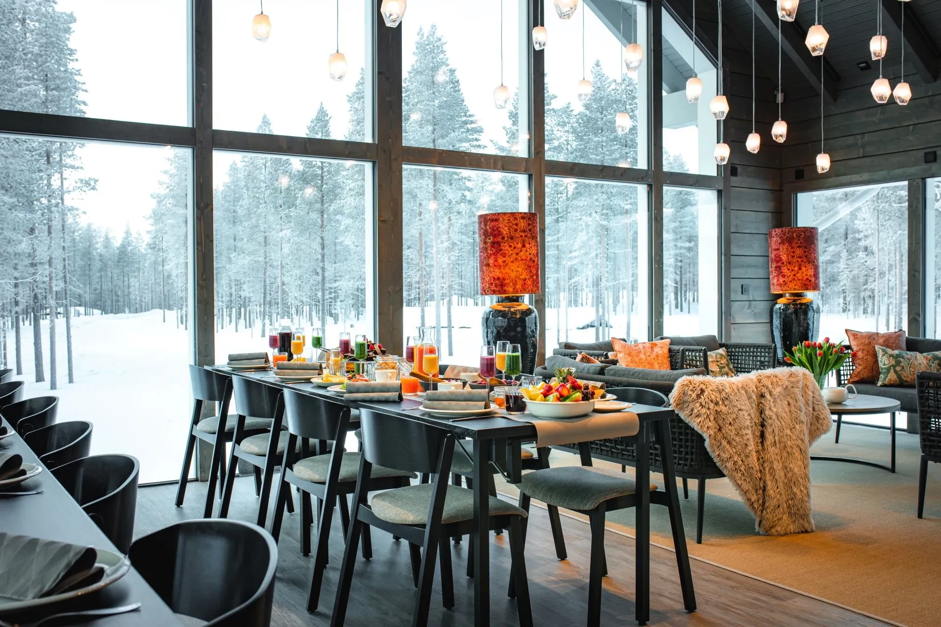 FI-Accommodatie-Levi-Spirit-Luxury-Villa-Breakfast-Table.webp