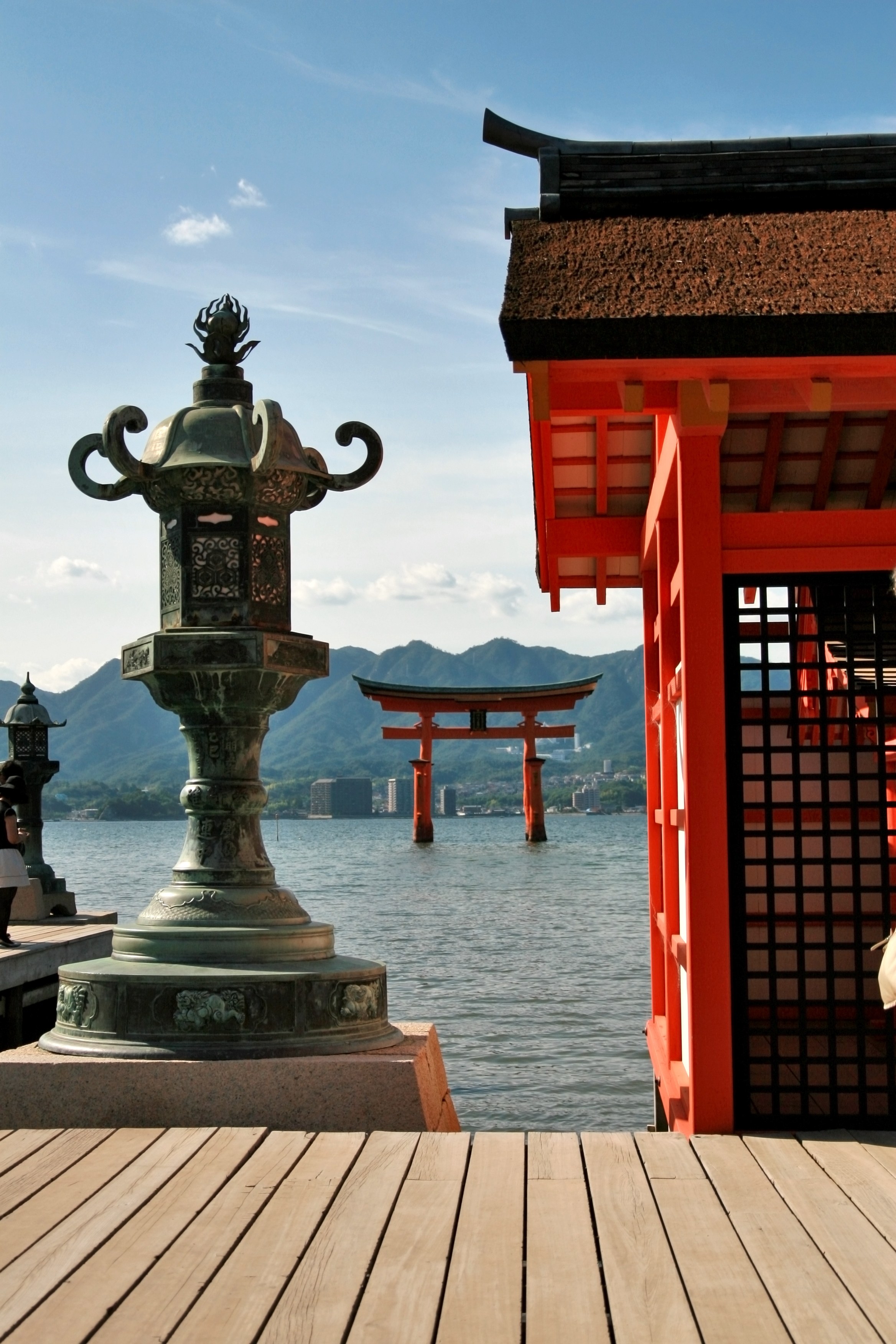 JP - Miyajima famous torii gate.jpg