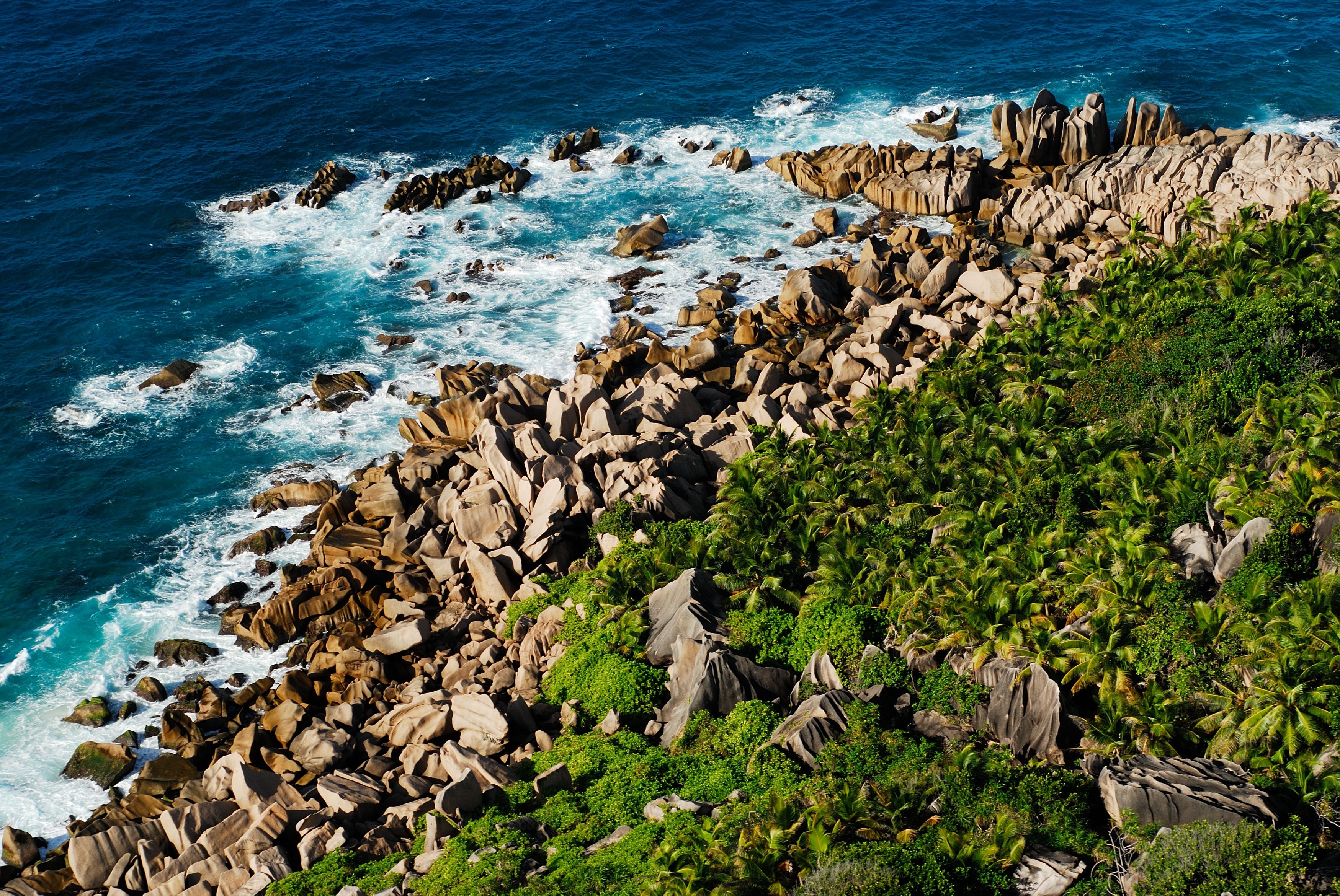 SC-La Digue-Raymond Sahuquet Granite coast La Digue.jpg