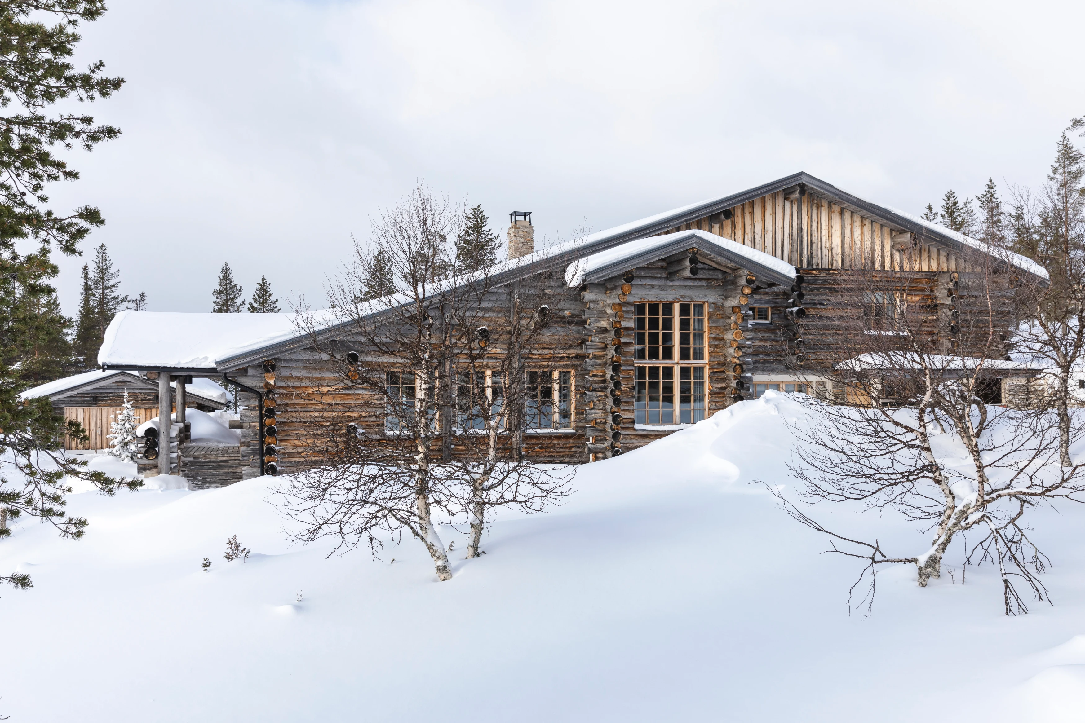 FI-Accommodatie-Skabma-Winter-Outside.webp