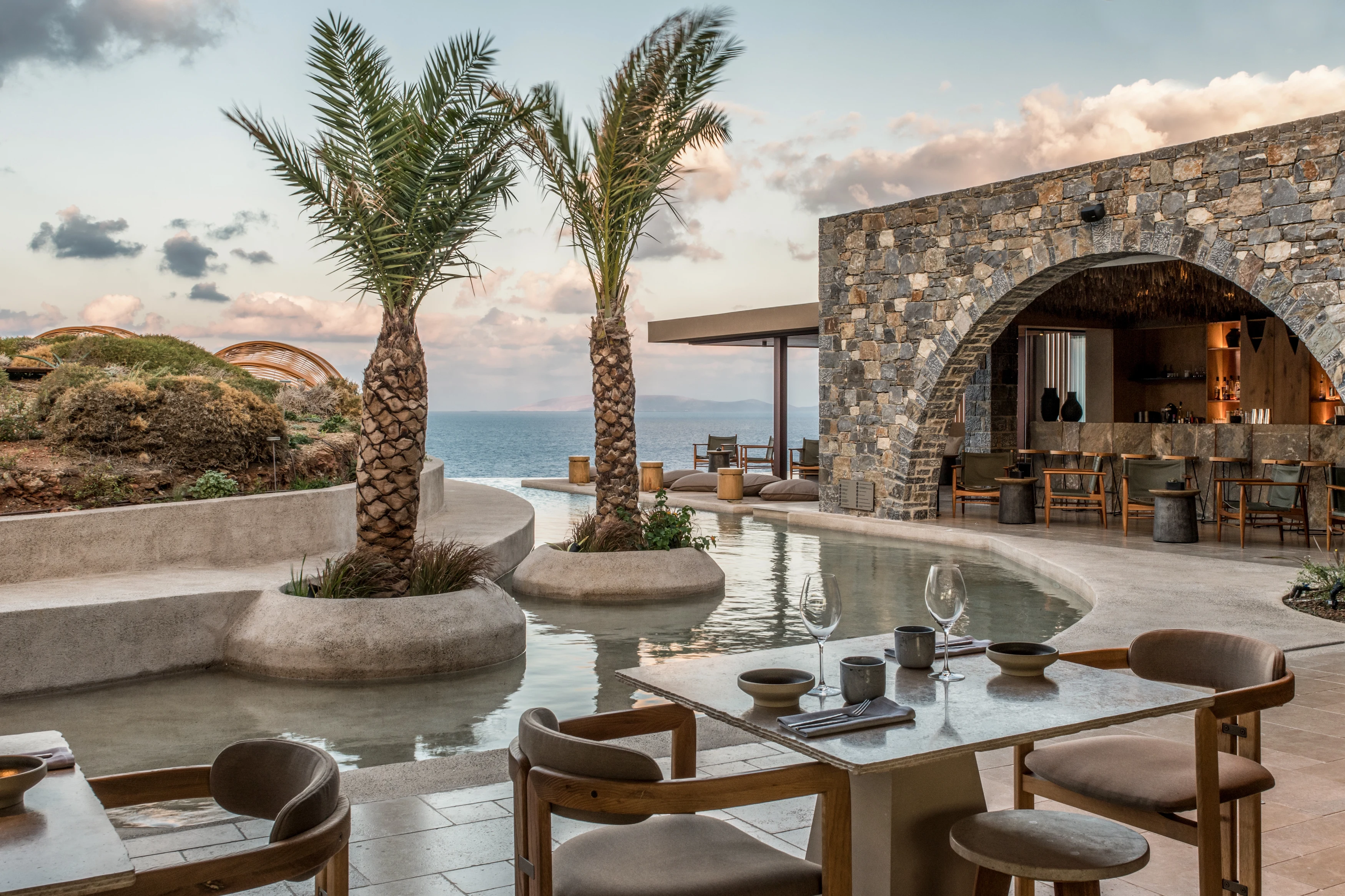 GR - Acro Suites - Restaurant outside.webp