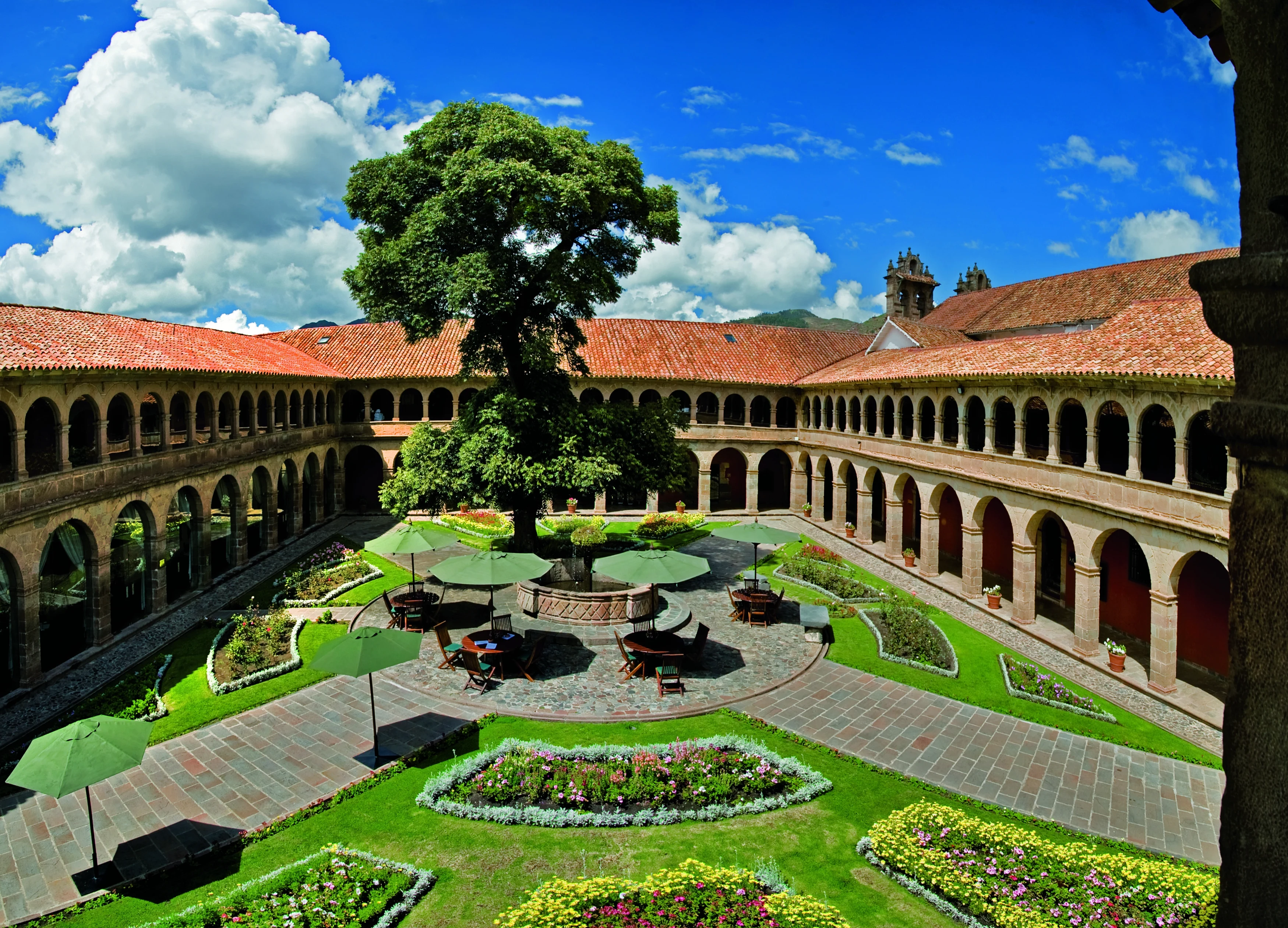 PE - Monasterio - Courtyard.webp