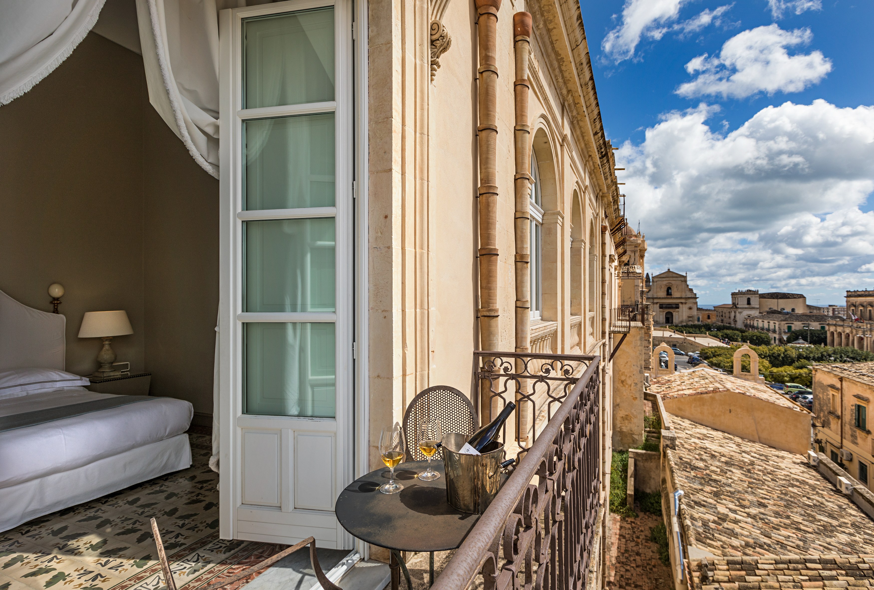 IT-Acoommodatie-Seven Rooms Villadorata-balcony.jpg