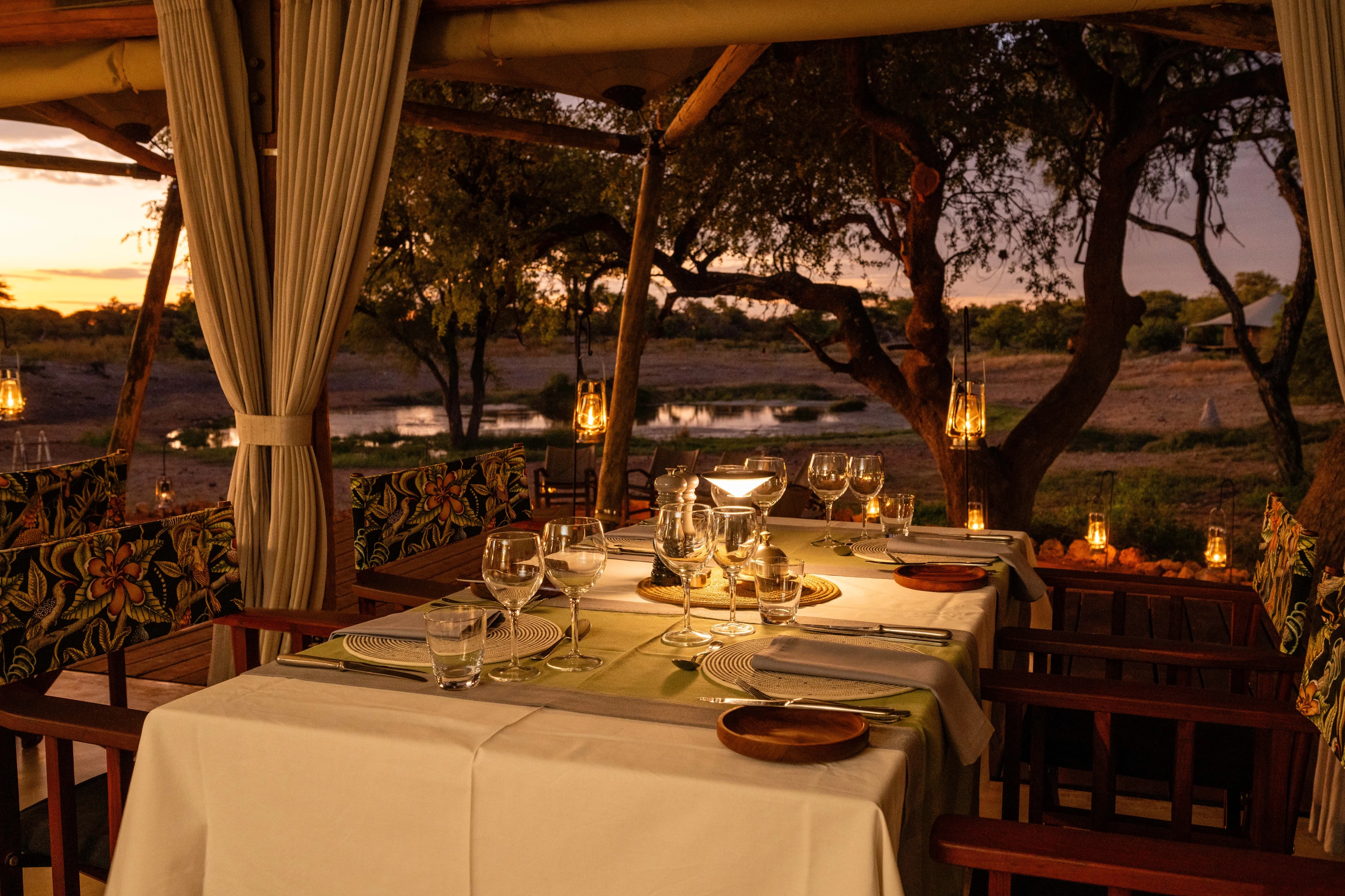 NA-accommodatie-Onguma-Tented-Camp-eten-en-drinken-1.webp