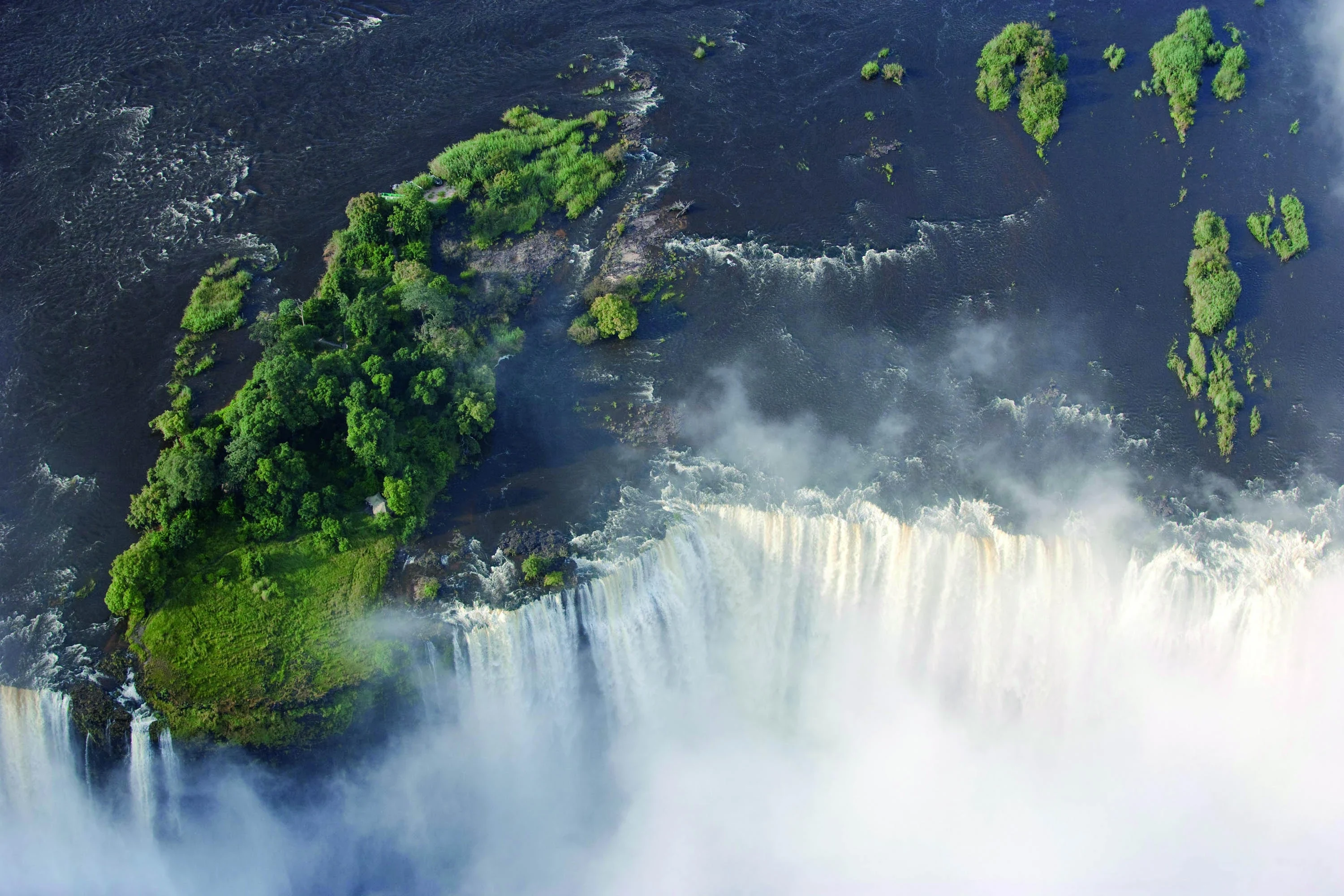ZM-Livingstone-Island-lunch-aerial.webp