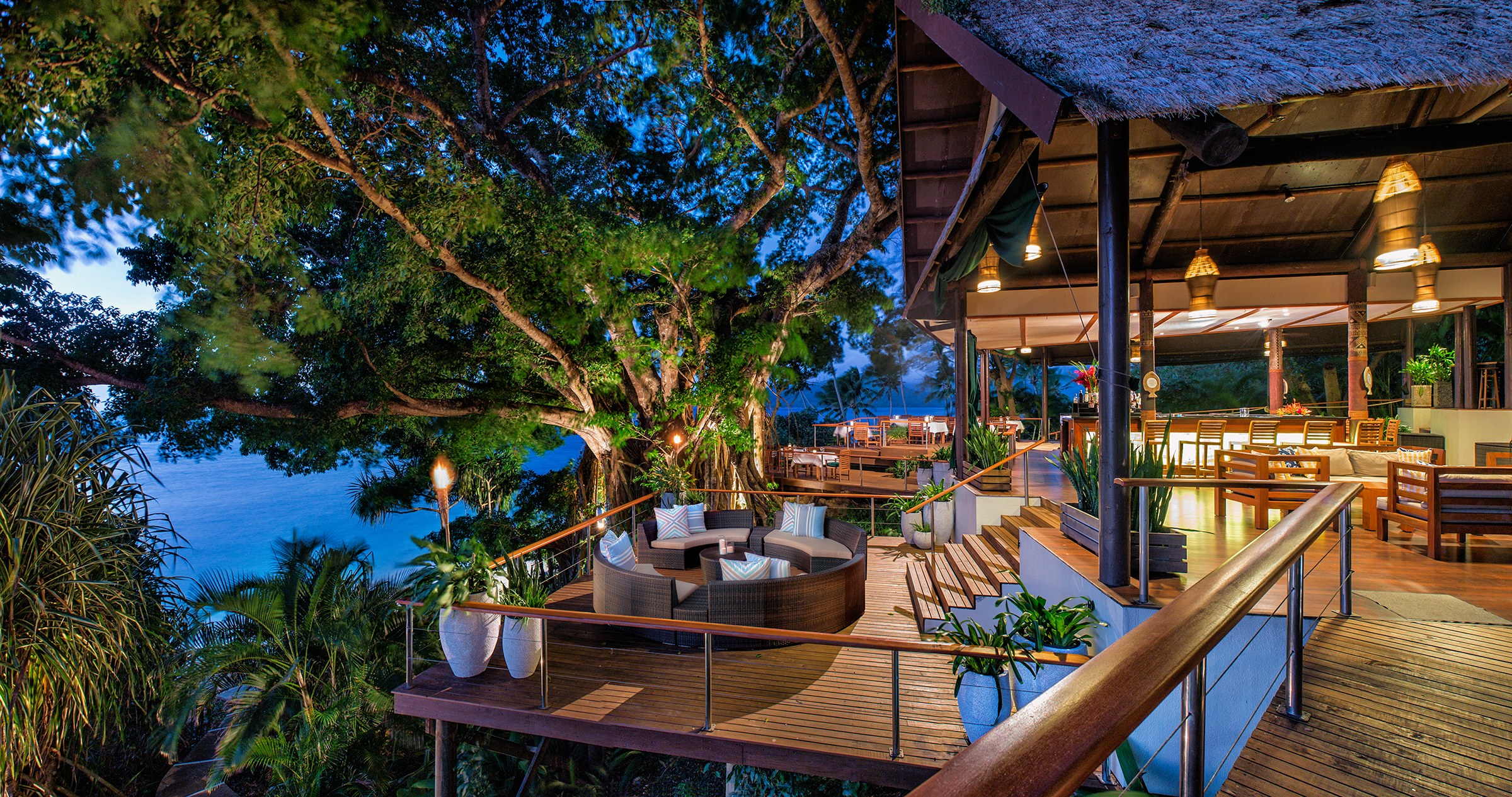 FJ-Restaurant-Royal Davui Island Resort-Sunset Lounge.jpgBanyan Bar & Resturant.jpg