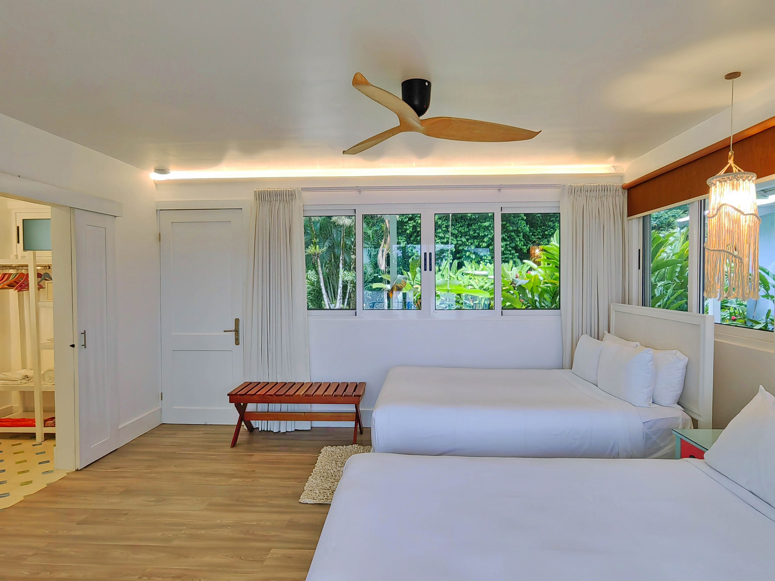 CR-Accommodatie-Tortuga-Lodge-papi-brown-downstairs-room.jpg