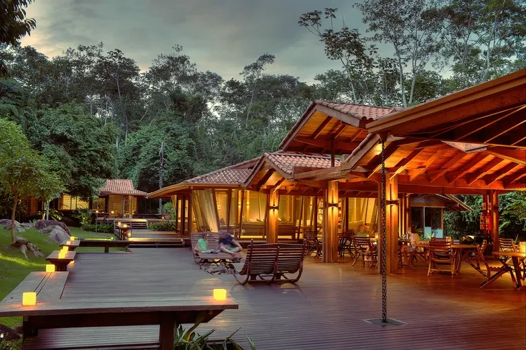 BR-Cristalino-Jungle-Lodge-Restaurant.webp
