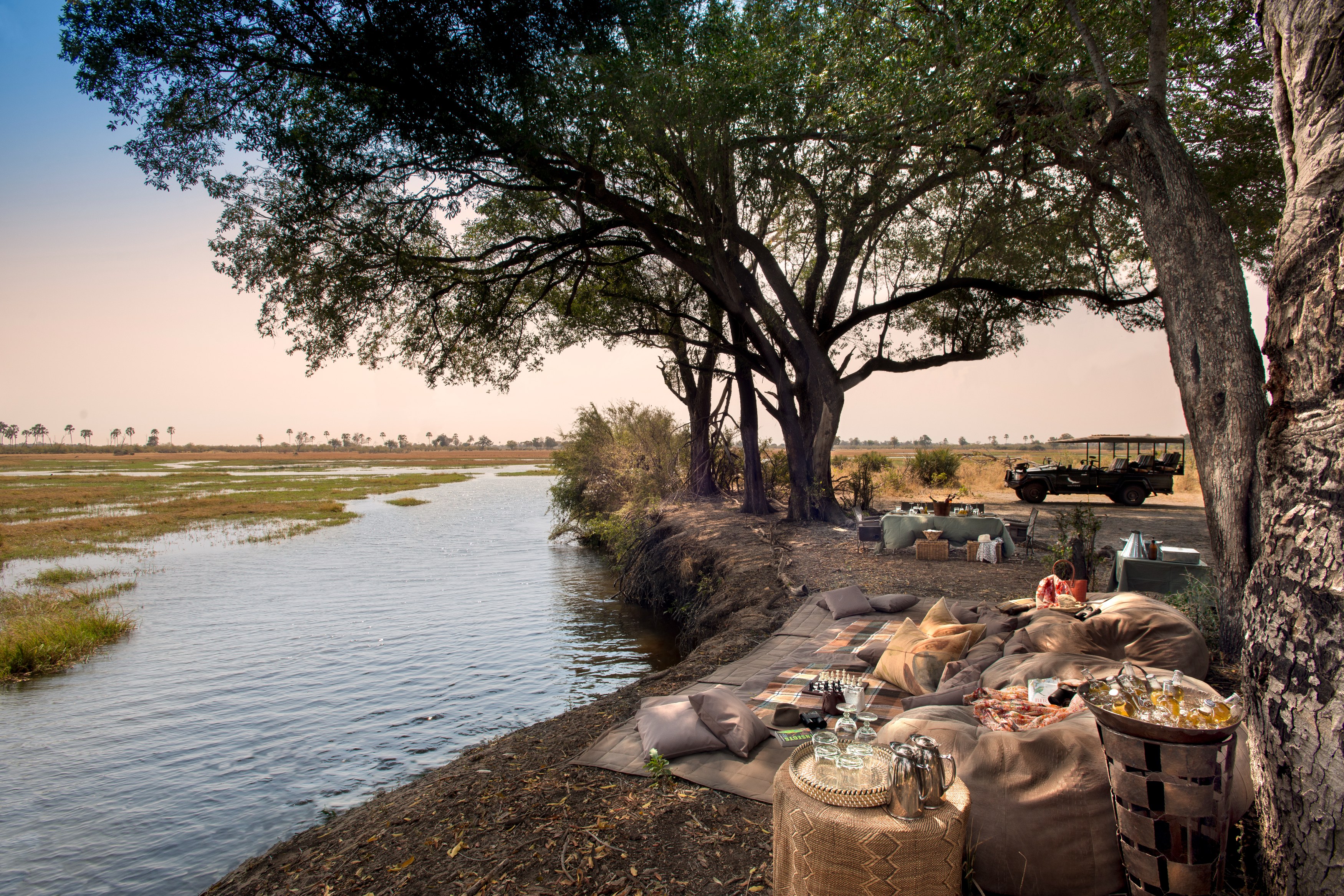 BW-Sandibe Okavango Safari Lodge-Bush breakfast.jpg
