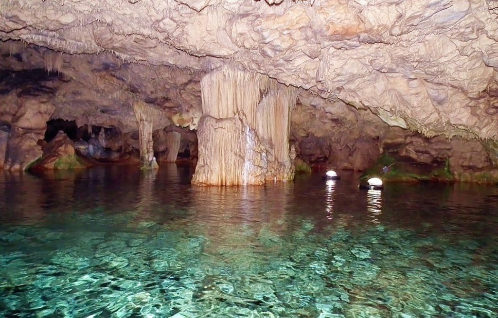 GR-Excursie-bezoek-de-grotten-van-Diros-beleven.jpg