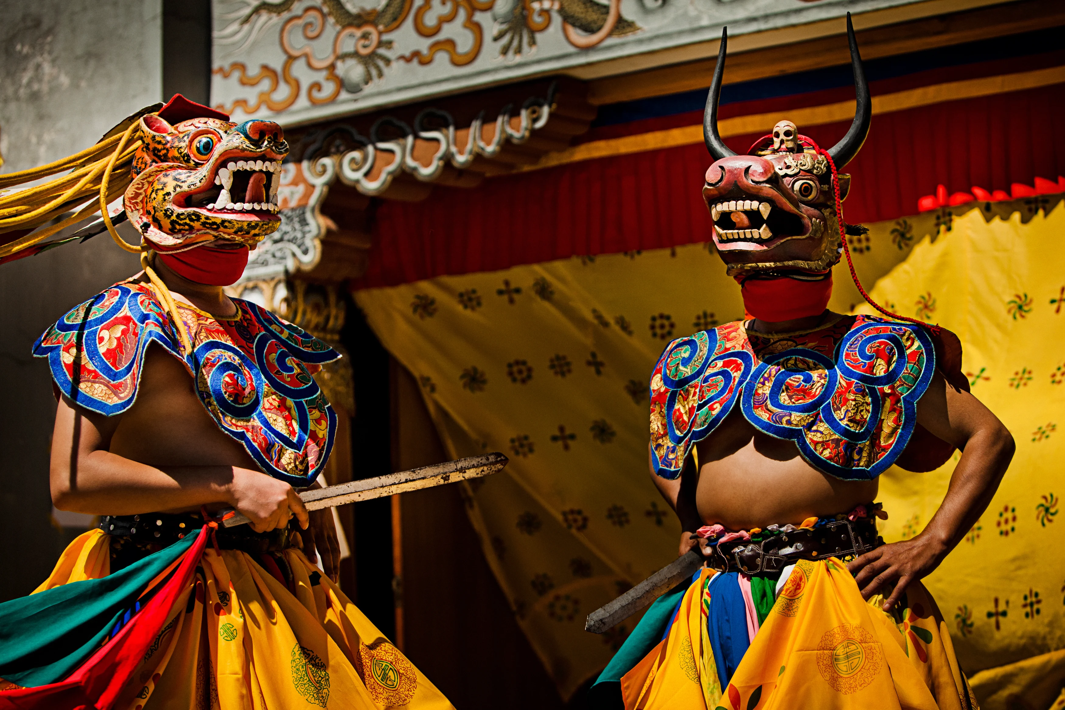 BT-excursie-Thimphu-Festival-performers.webp