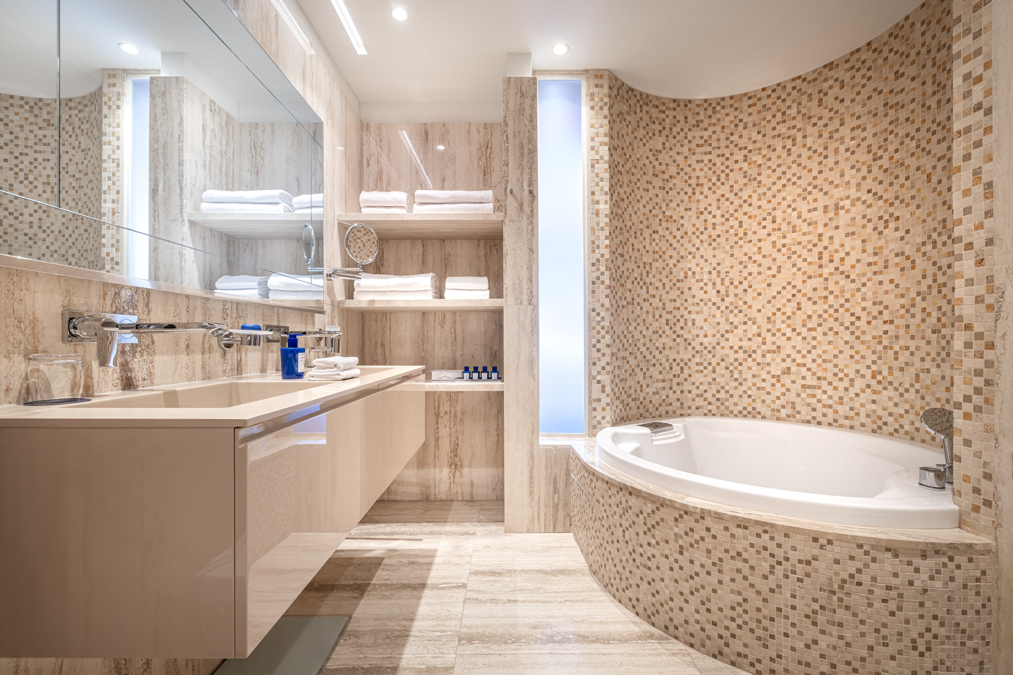 HR - Boutique Hotel Alhambra - bathroom.jpg
