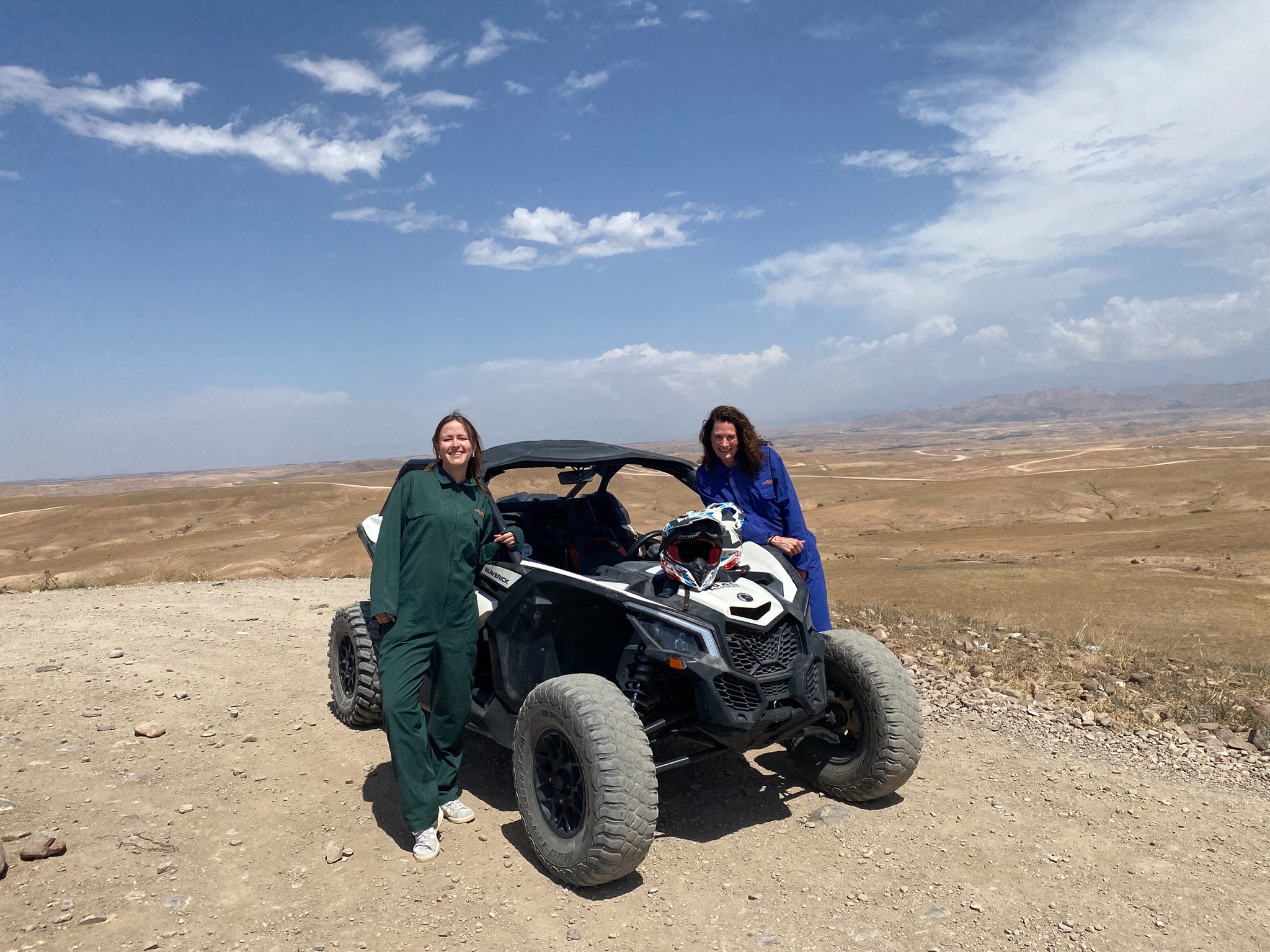 MA - Buggy ride Tamara and Seraphine.JPEG