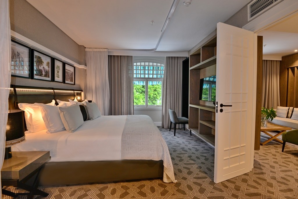 ZW-Accommodatie-VicFalls Hotel.jpeg