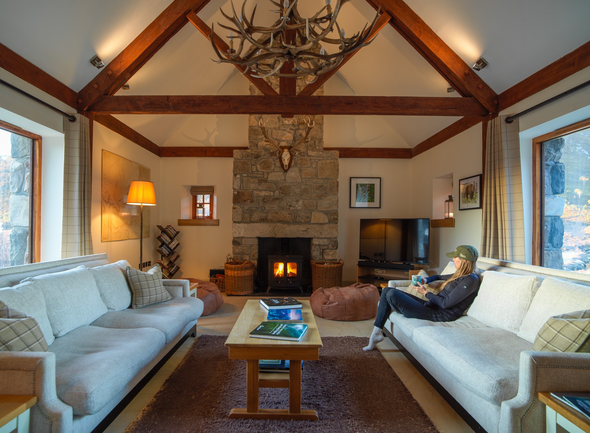 GB - accommodatie - Alladale Wilderness Reserve Eagles's Crag huiskamer (1).jpg