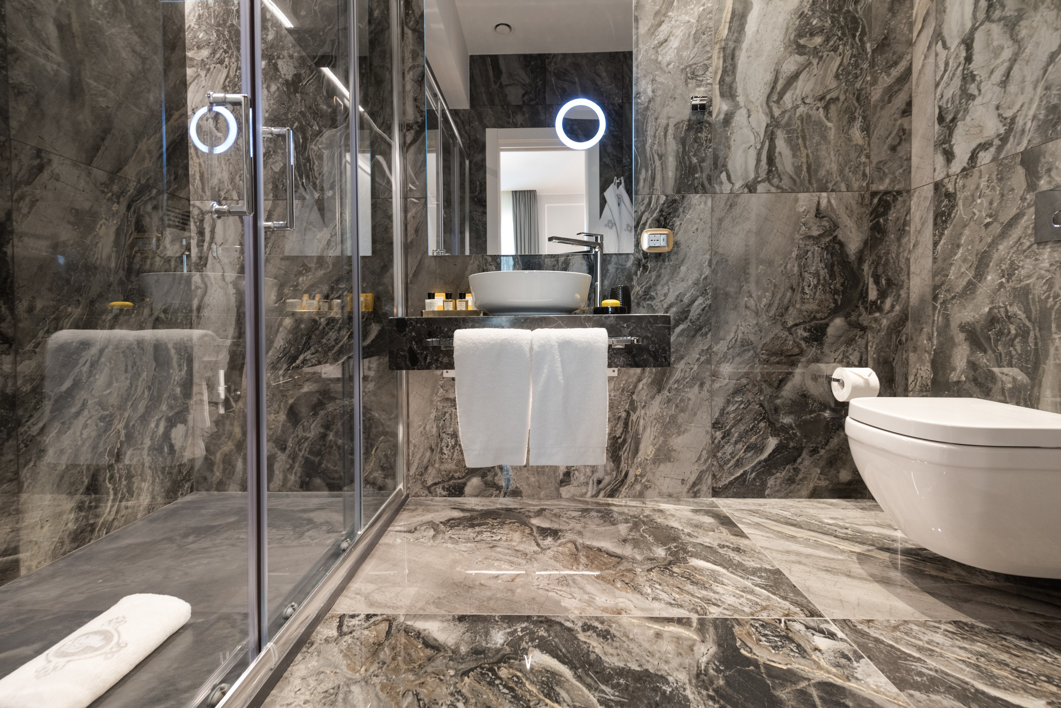 IT-Accommodatie-Grand Hotel et Des Palmes-Bagno bathroom.jpg