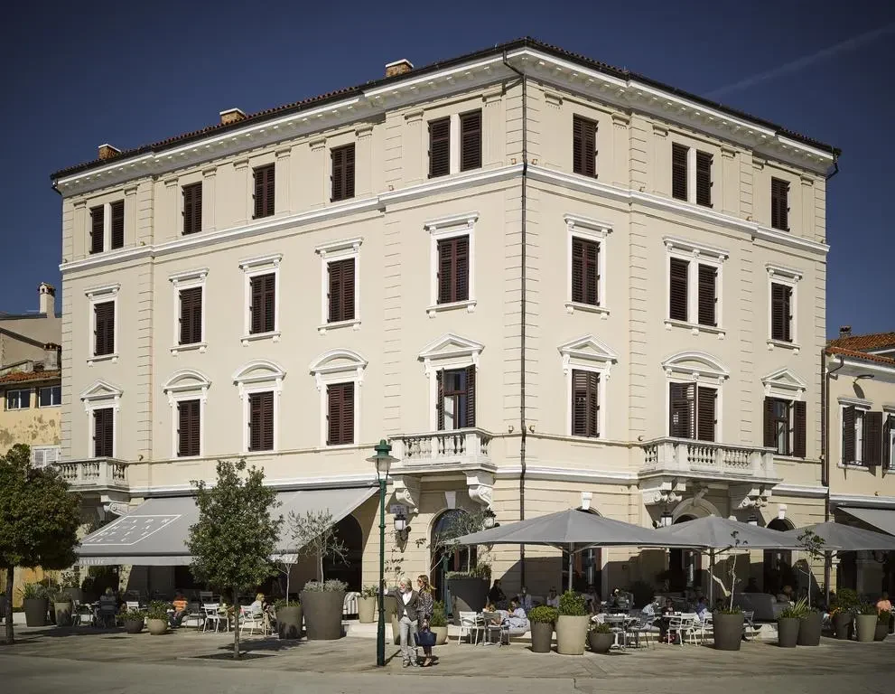 HR - Rovinj - Accommodatie - Hotel Adriatic - Exterior.webp