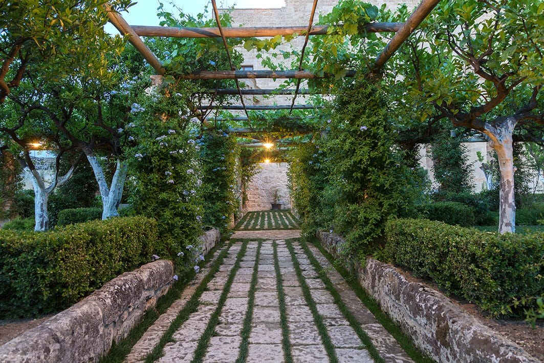 IT - Castello di Ugento - garden.jpg
