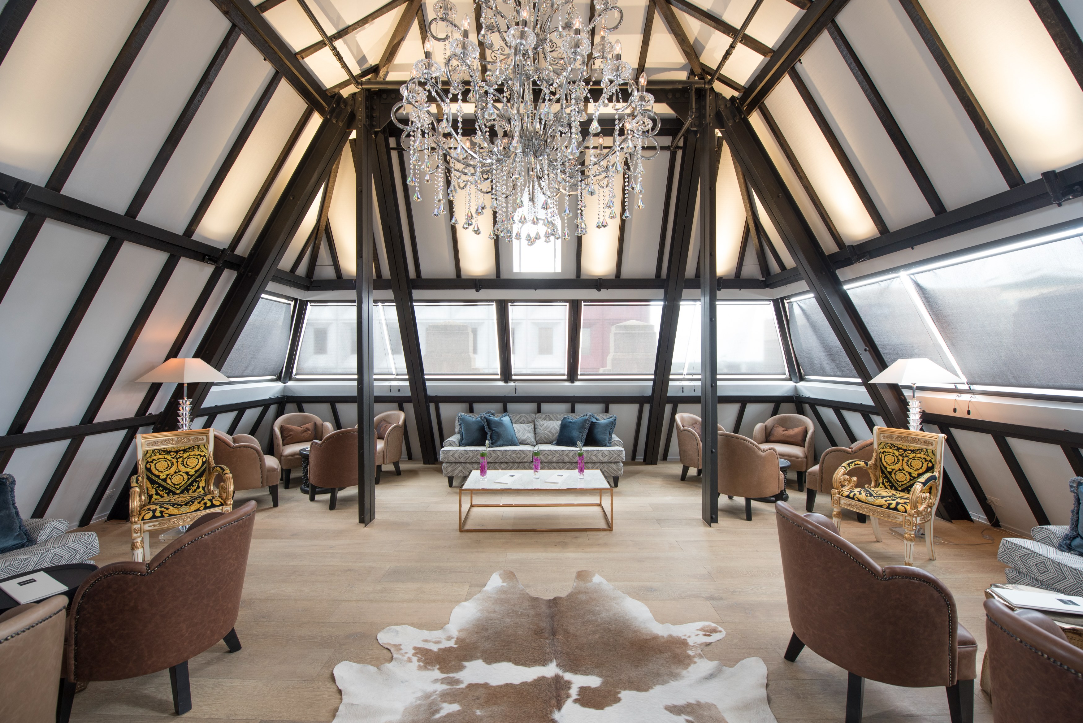 AU - Mayfair - Lounge.jpg