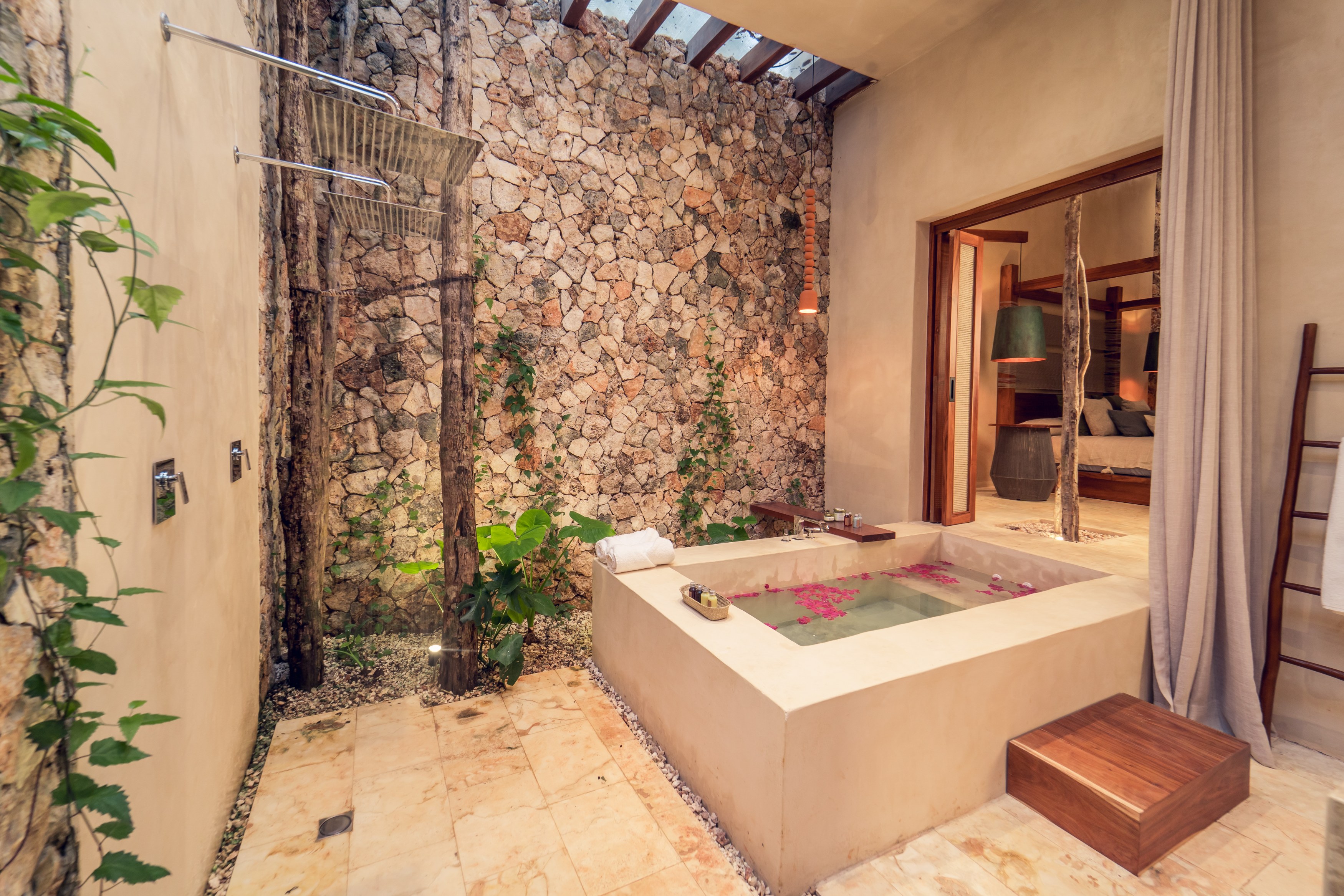 MX-Oriundo Luxury Nature Villas-Badkamer met bad .jpg