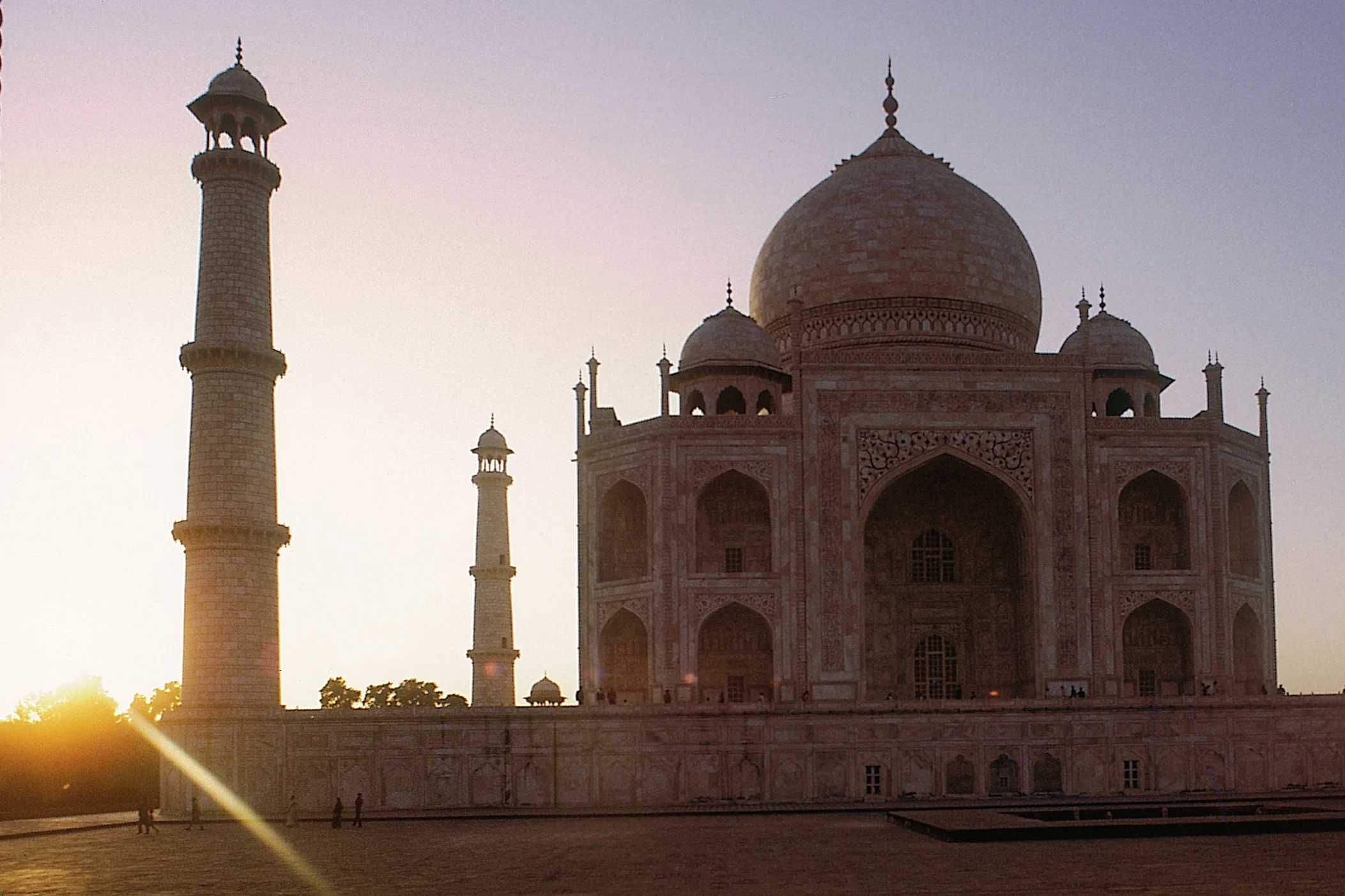 IN - Taj Mahal - Monument (6).webp