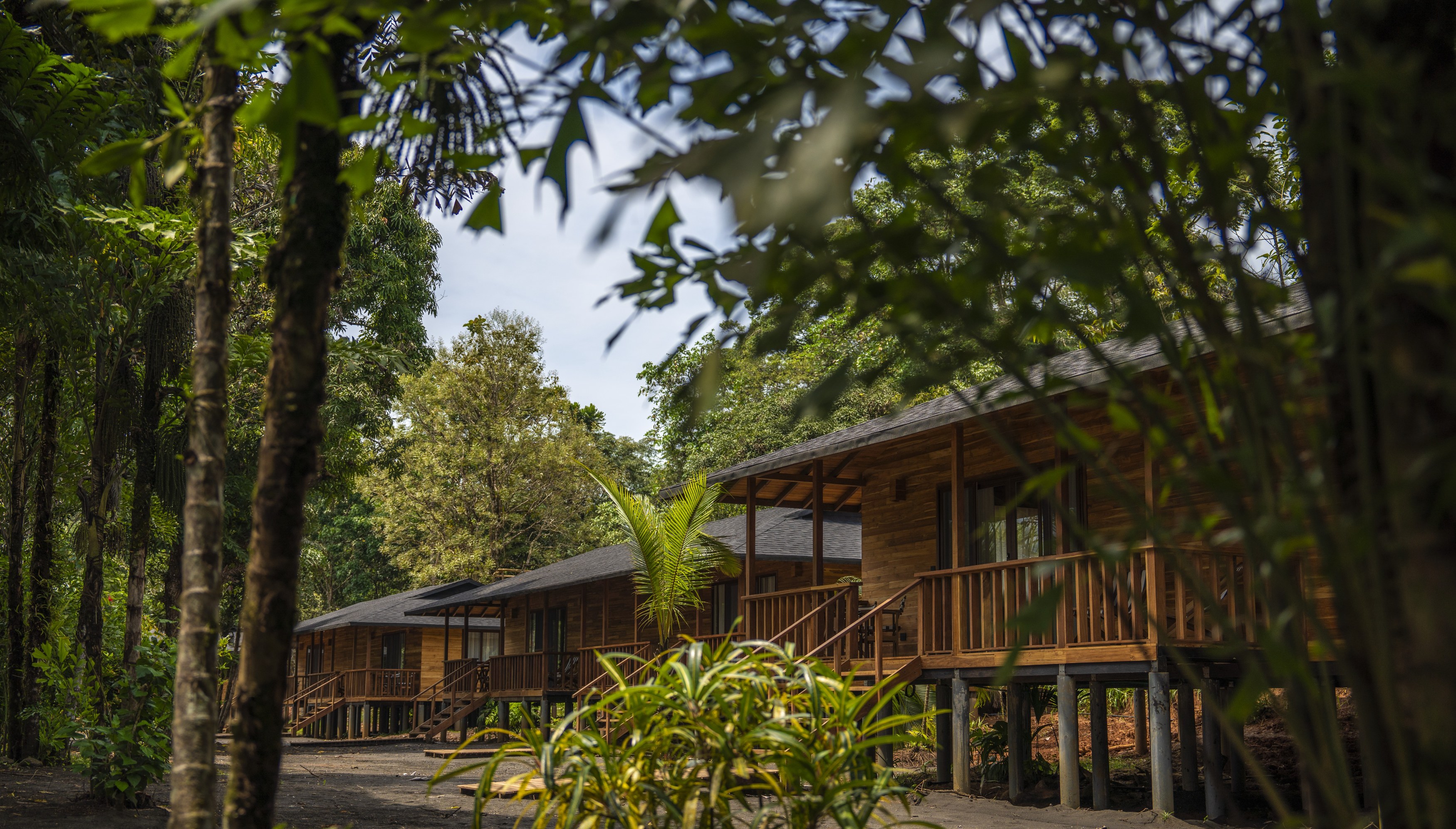 CO - accommodatie Black Sands Lodge bungalow.jpg