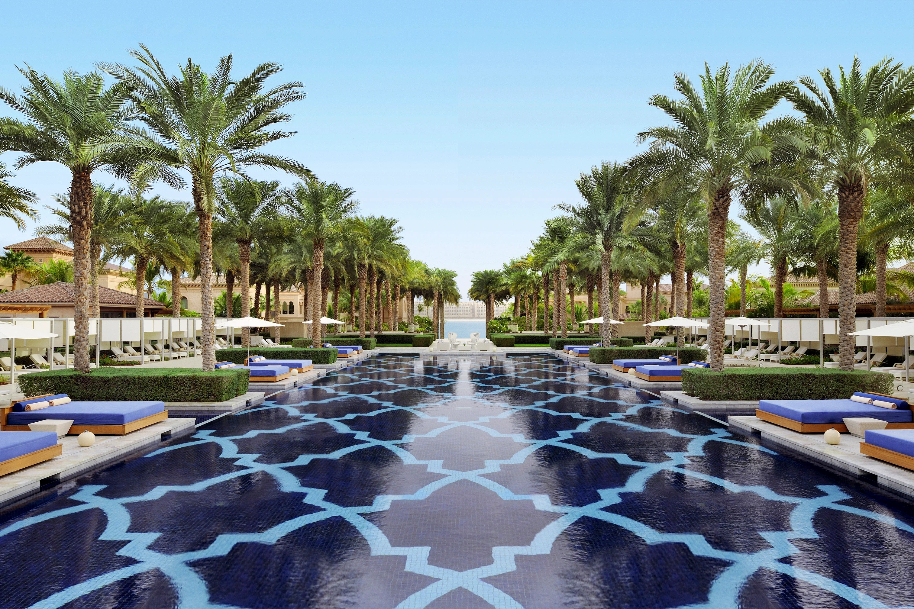 AE - O&O The Palm - Pool.webp