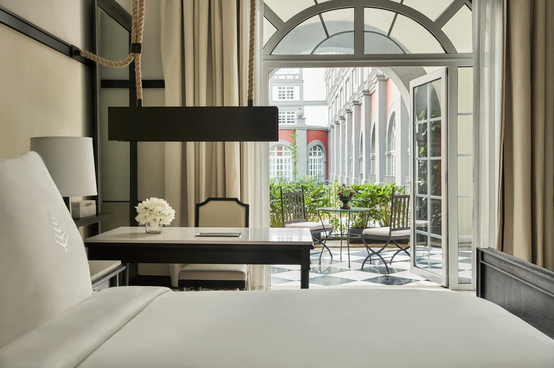 MX - Four Seasons Mexico - Bedroom.webp