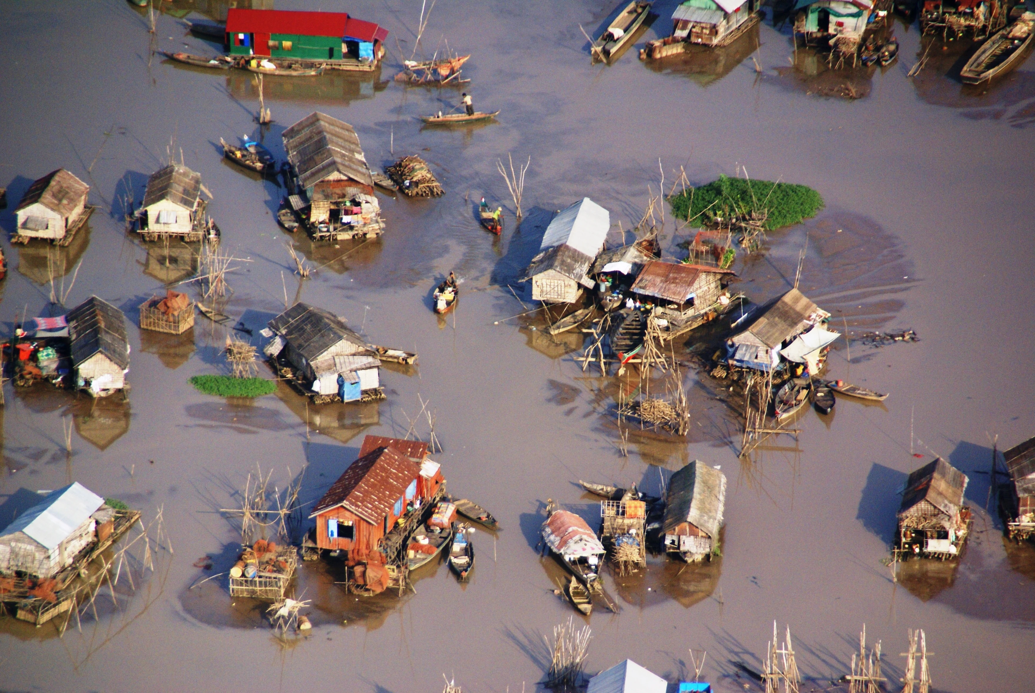 KH - Excursie - Tonle Sap village on the lake.webp