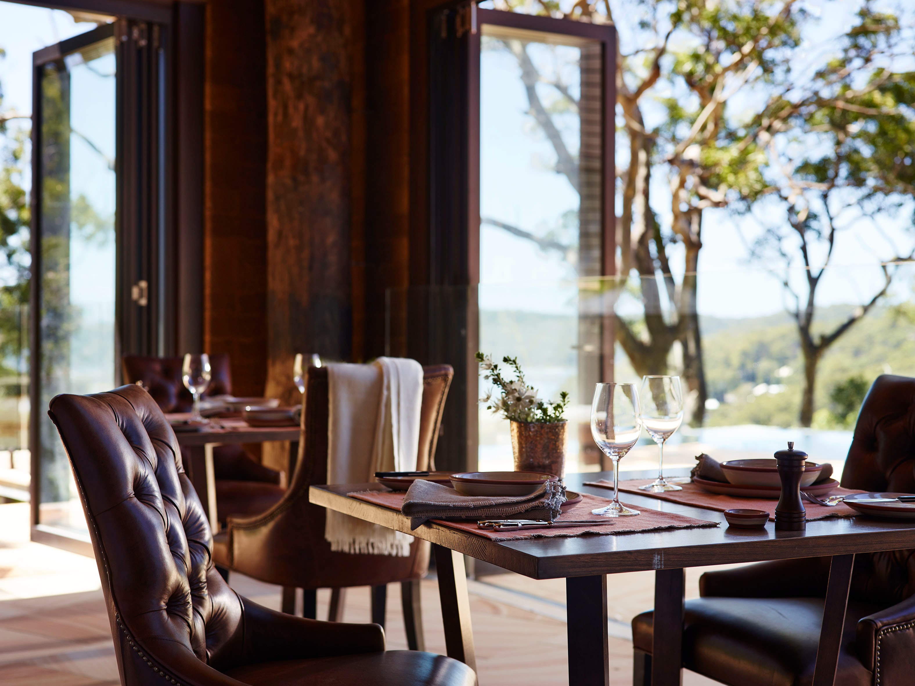 AU - Pretty-Beach-House_Bouddi-Peninsula_Dining.jpg