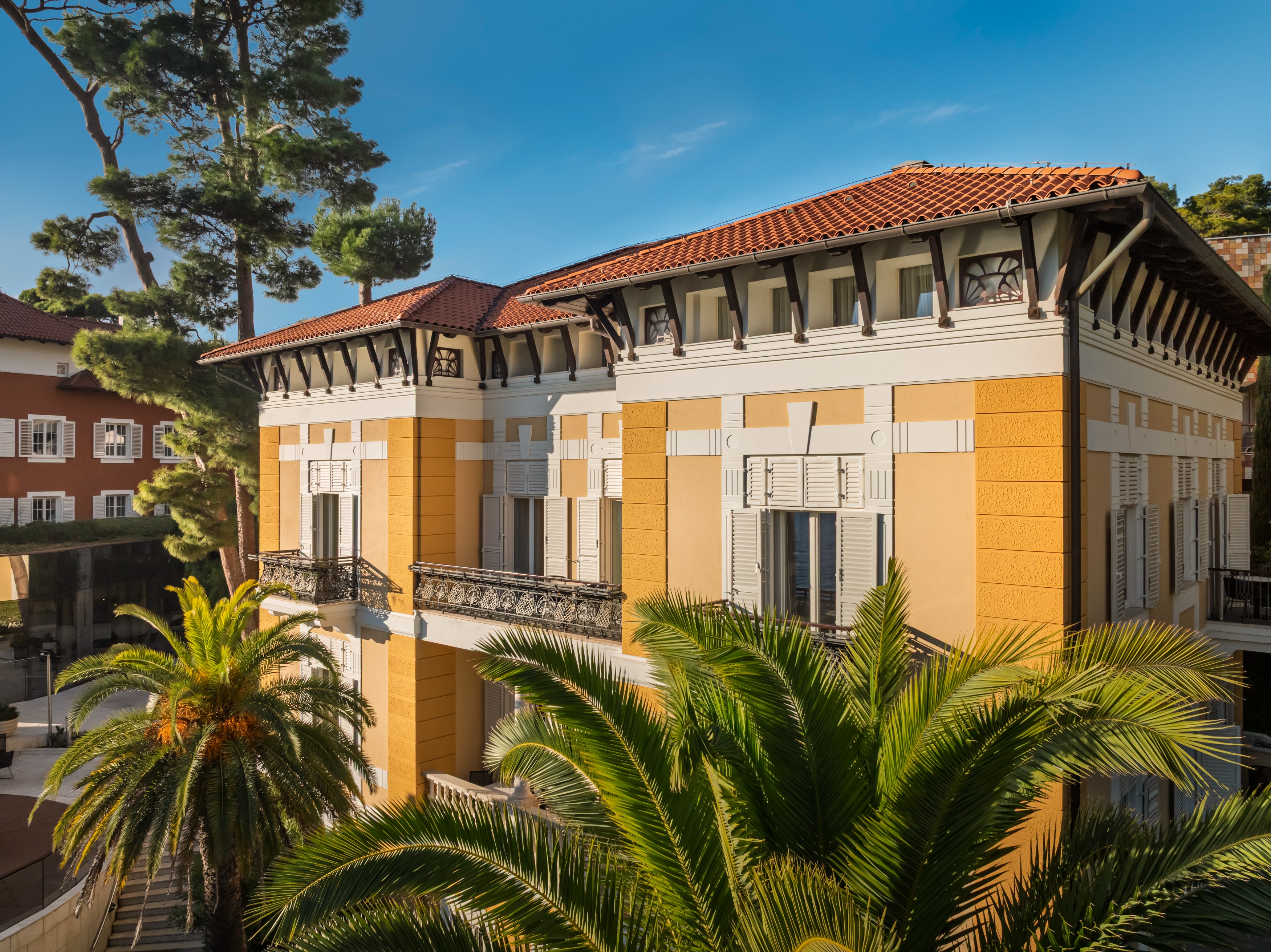 HR - Boutique Hotel Alhambra - exterior 2.jpg