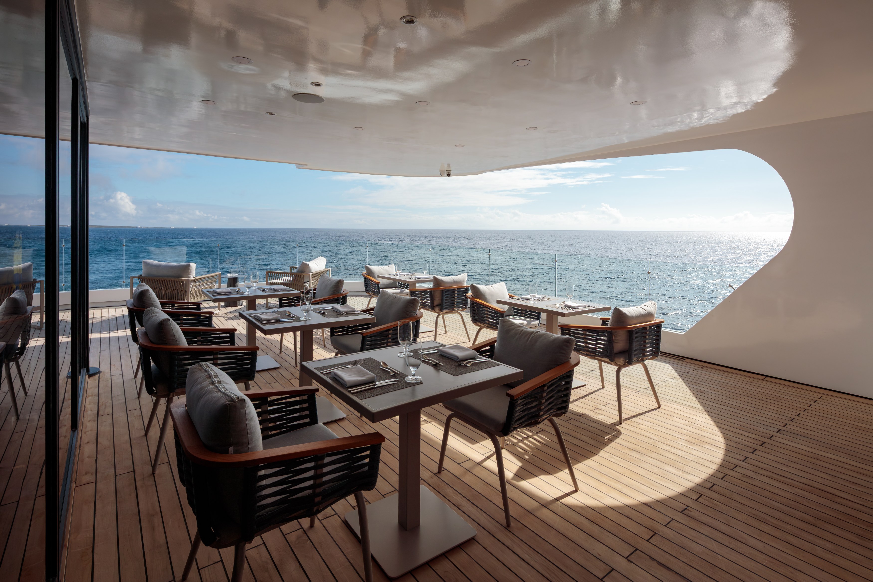EC-Accommodatie-Hermes-Catamaran-Sole-E-Luna-Restaurant-Interior.jpg