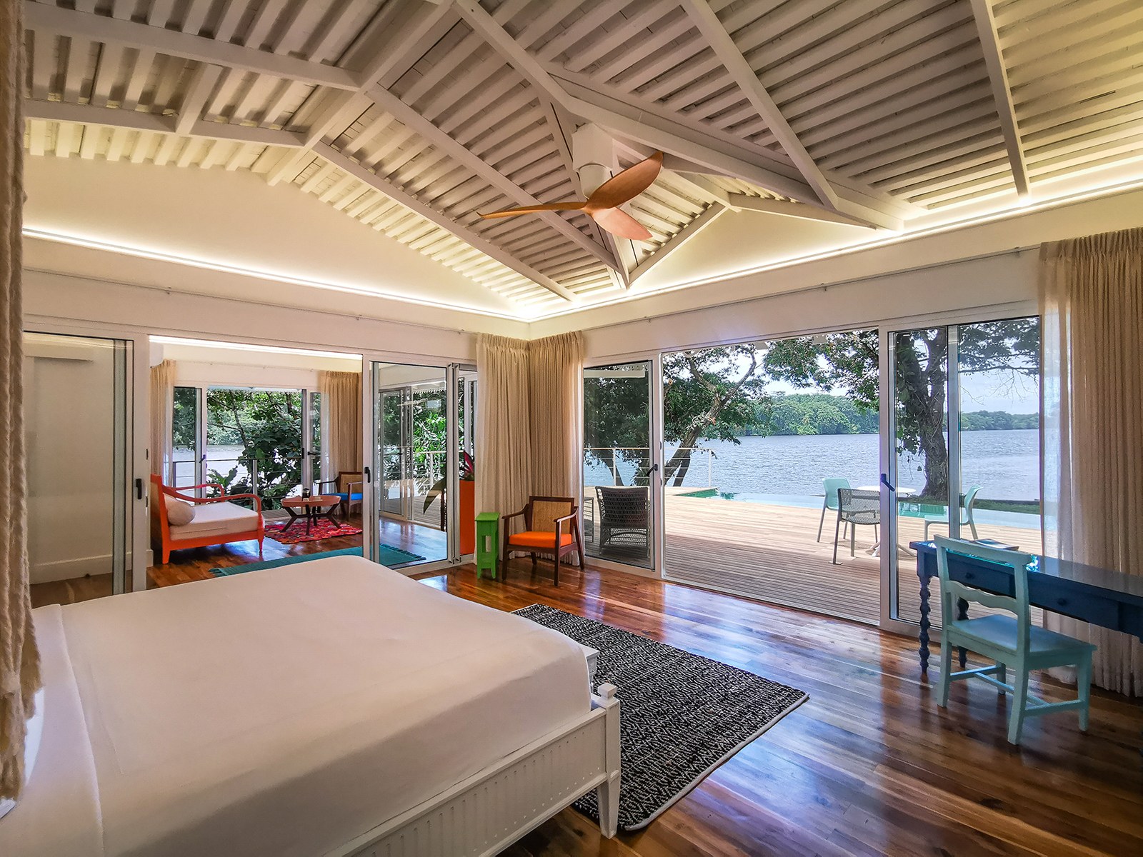 CR-Accommodatie-Tortuga-Lodge-miss-florentia-villa-room-2.jpg