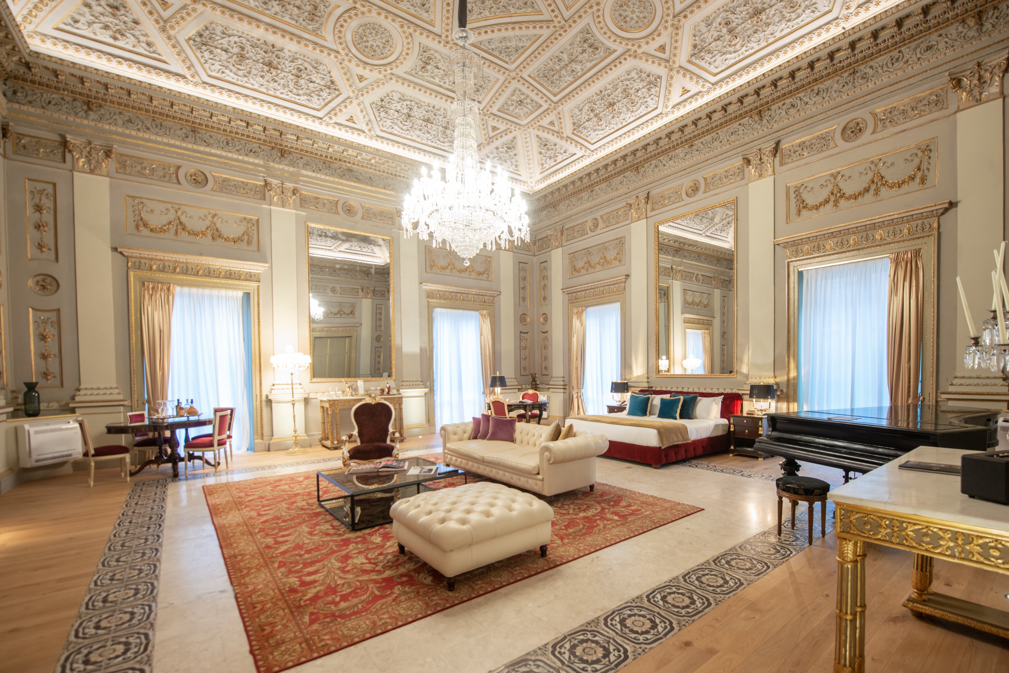 IT-Accommodatie-Grand Hotel et Des Palmes-Suite Wagner livingarea.jpg