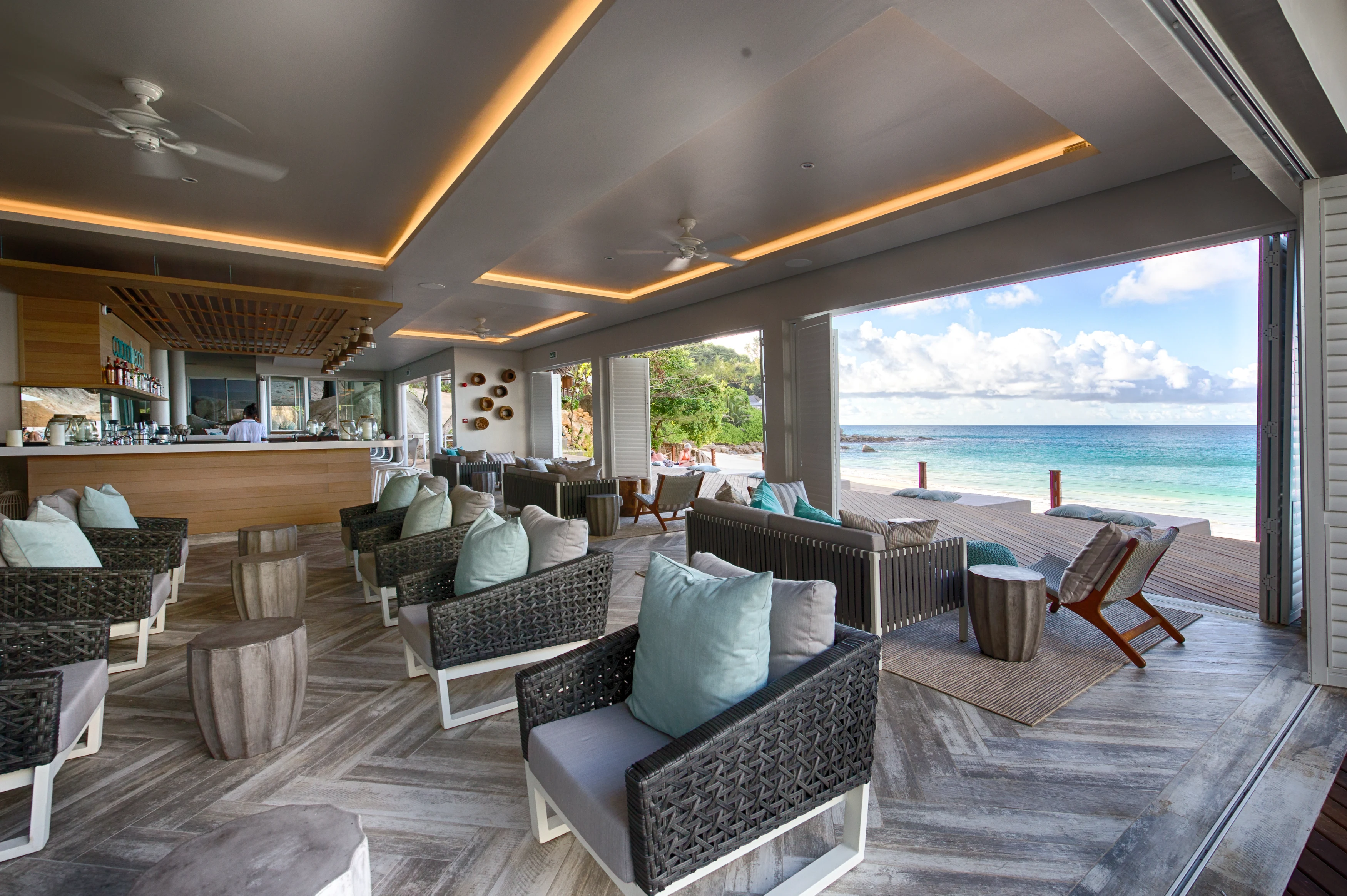 SC - Carana Beach - restaurant.webp