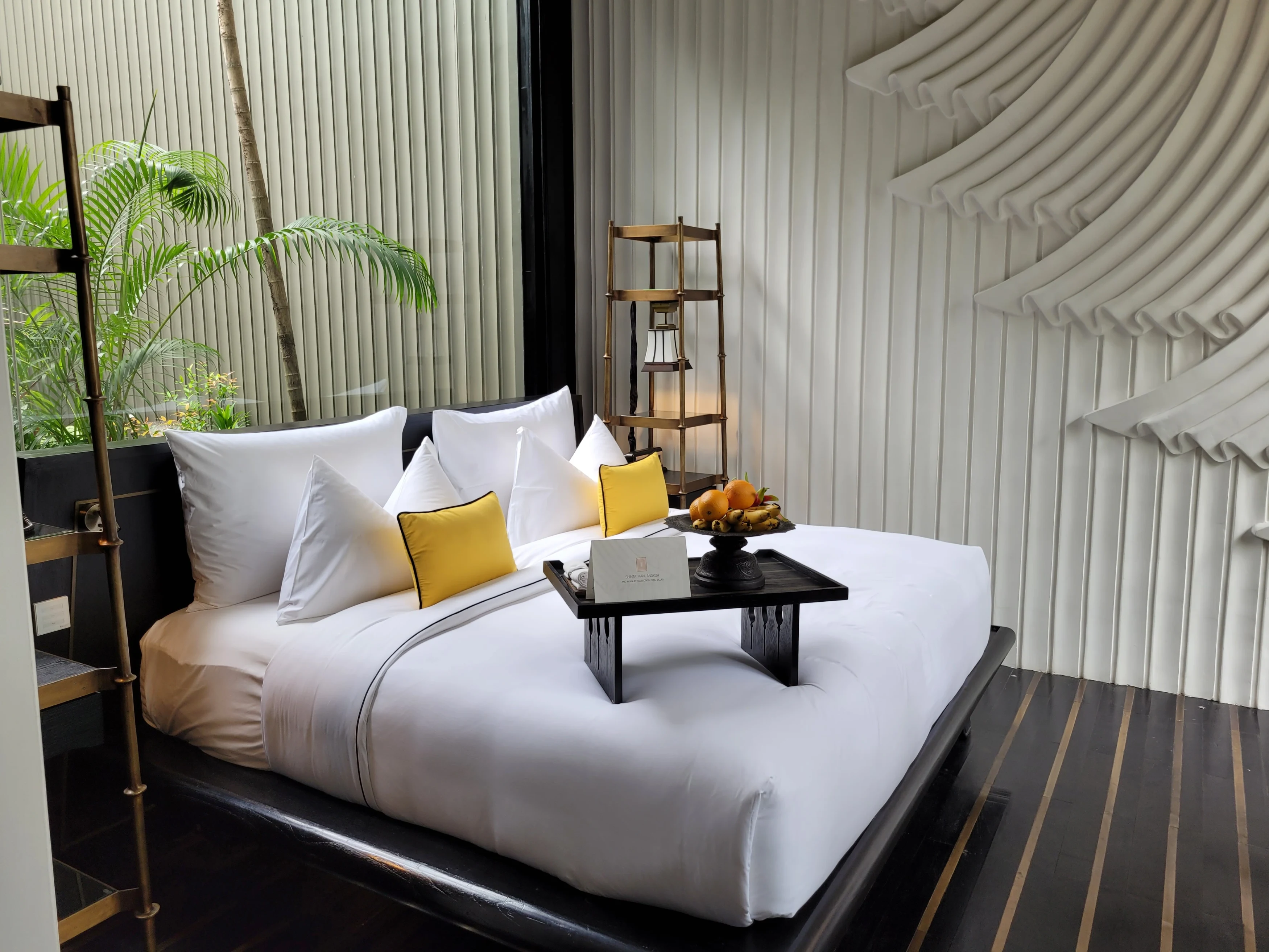 KH-Studiereis Evelyn 2023-Accommodatie-Shinta Mani Angkor and Bensley Collections Pool - slaapkamer (1).webp