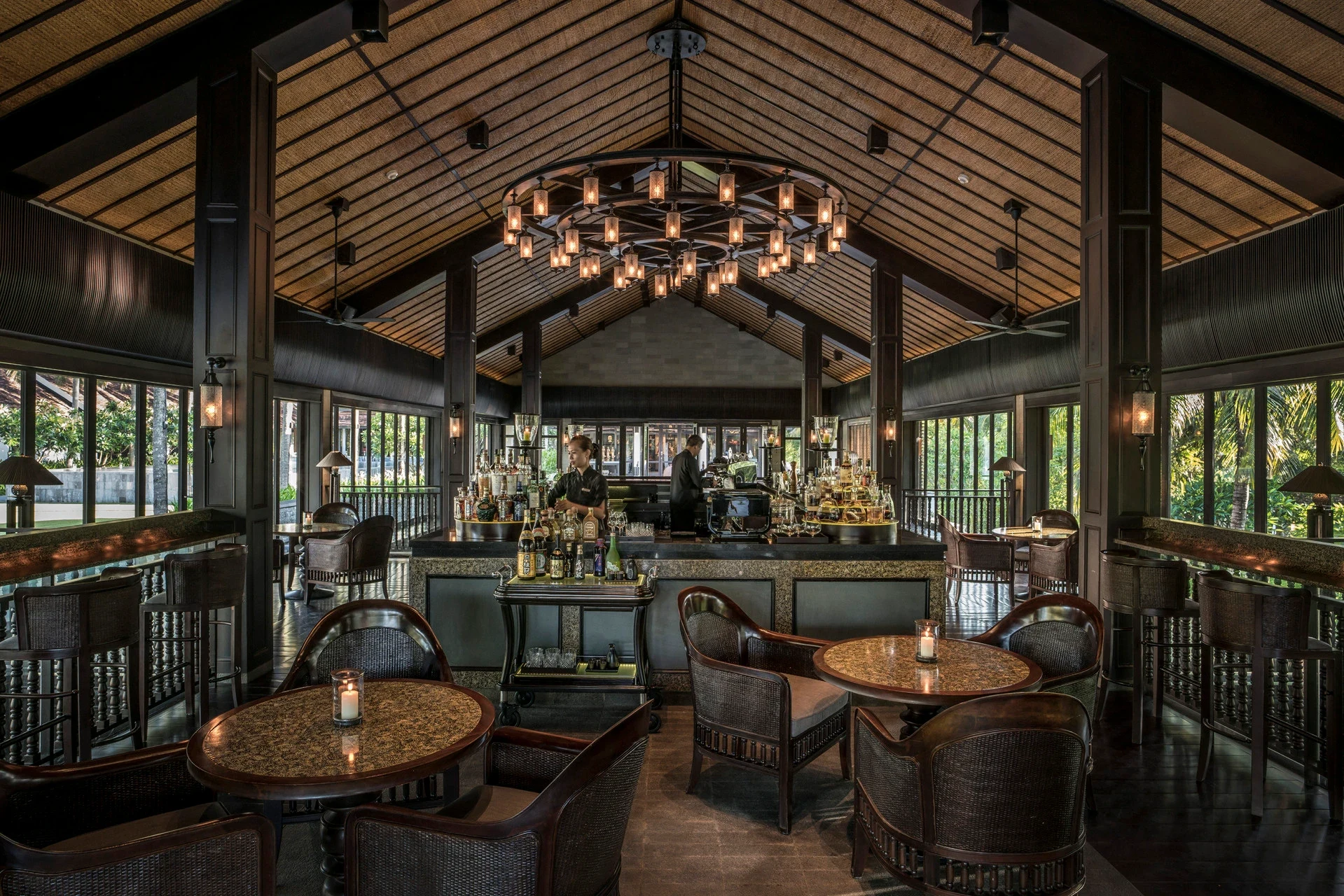VN - Four Seasons The Nam Hai - The Bar.webp