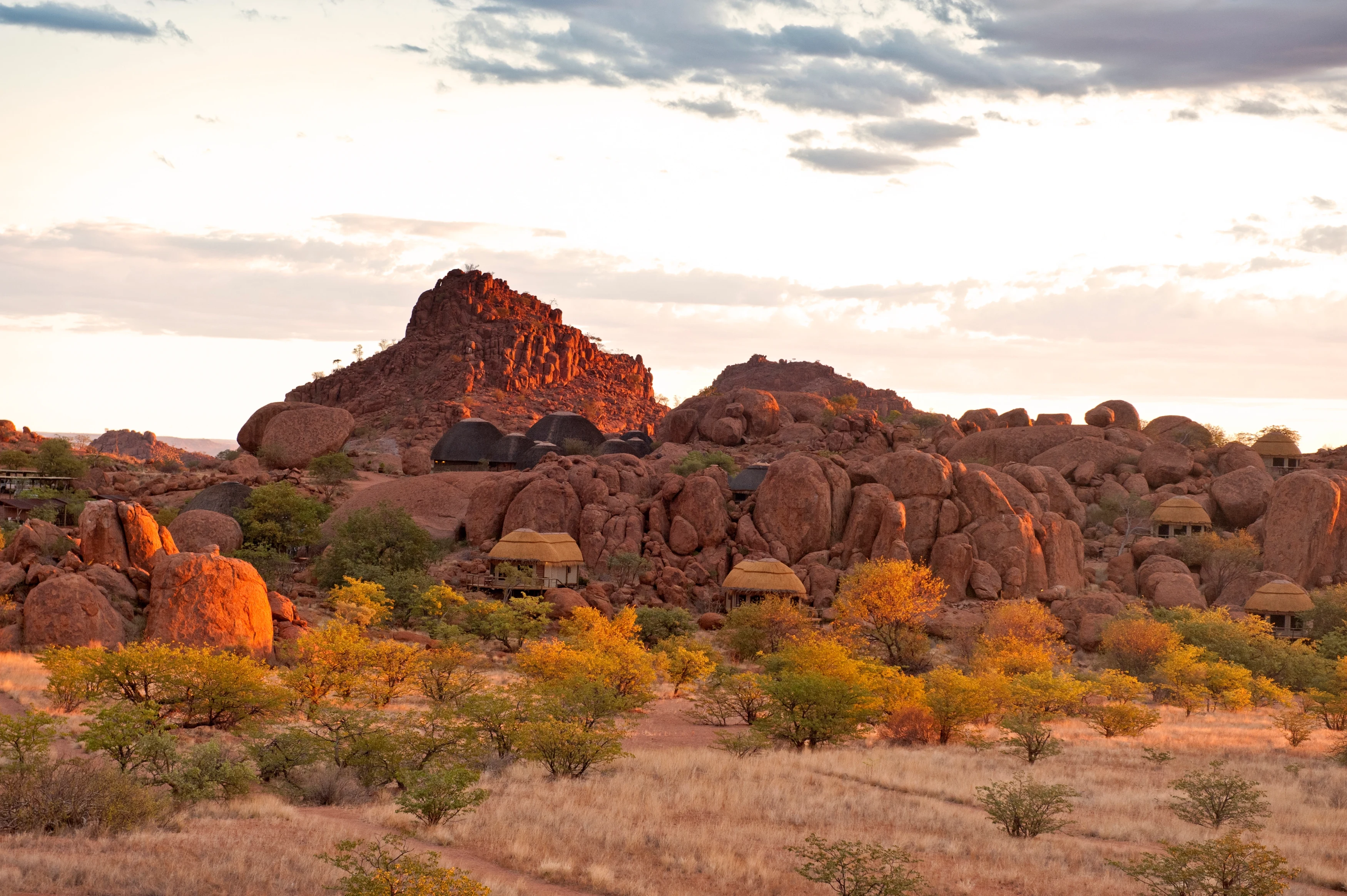 NA - Mowani - Camp exterior.webp