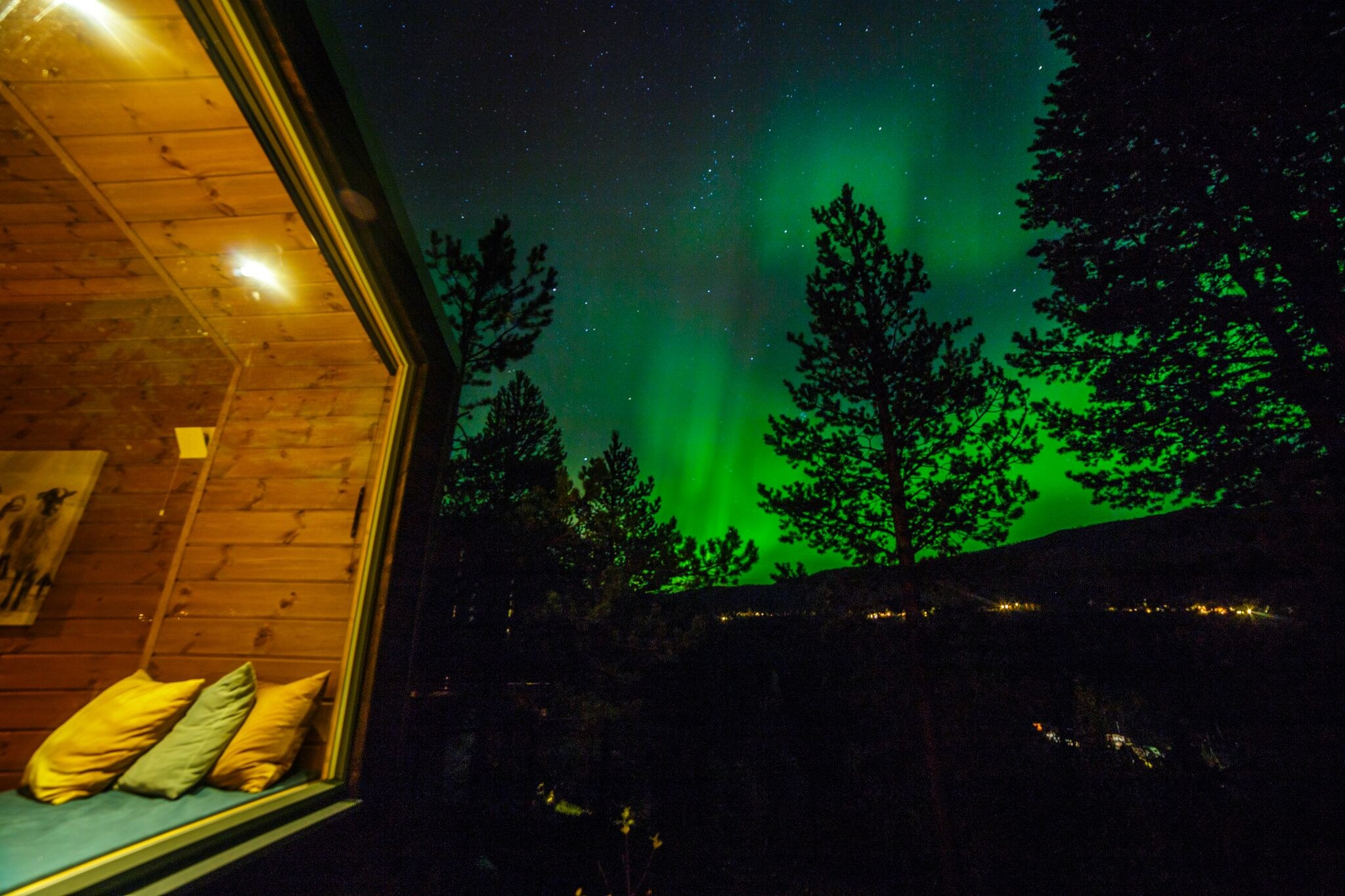 NO-Bjornfjell Mountain Lodge-Green light.jpeg