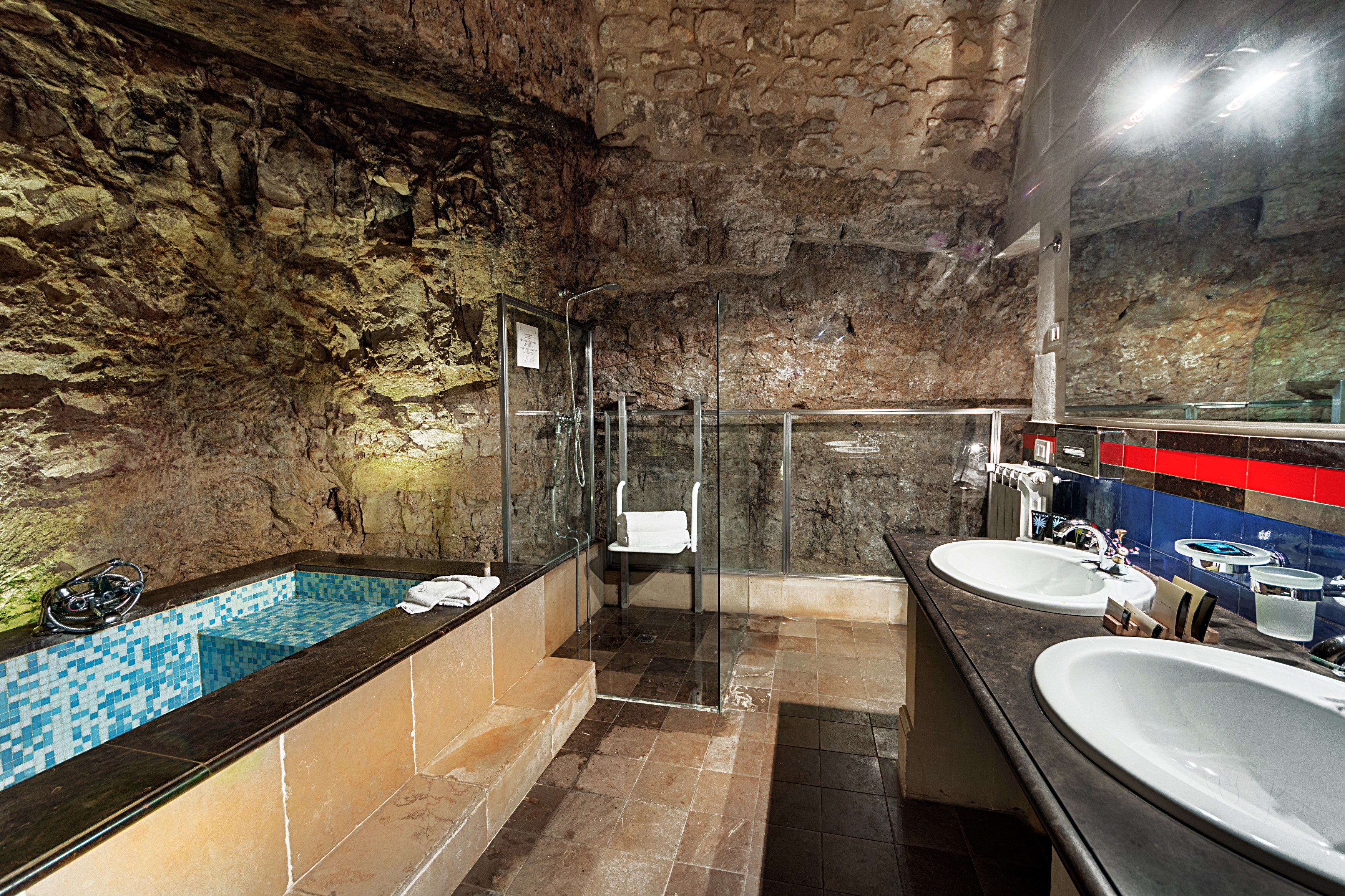 IT-Accommodatie-Locanda Don Serafino-Experience junior suite bathroom.jpg
