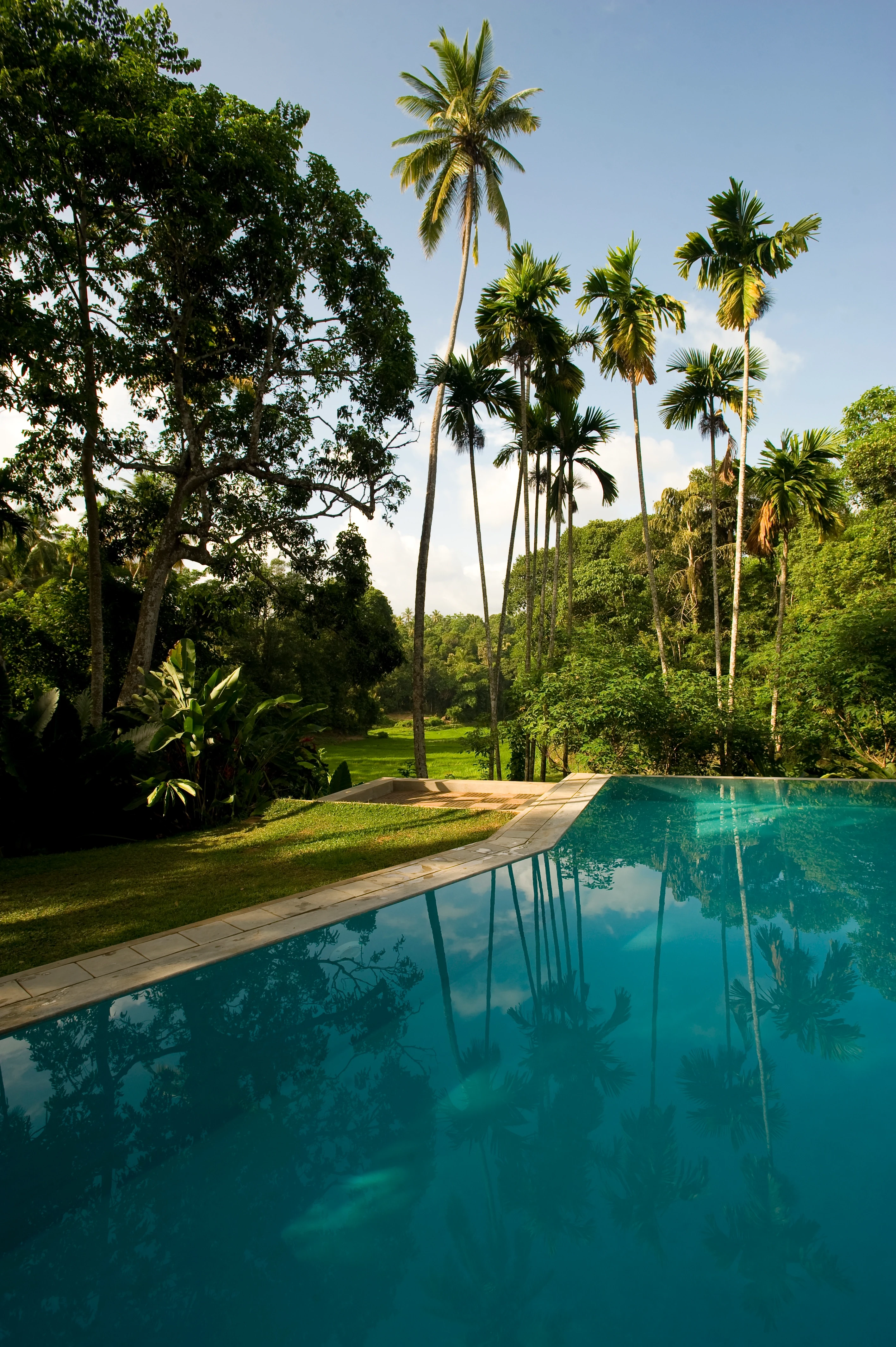 LK-Adigars Manor-Pool By Day.webp