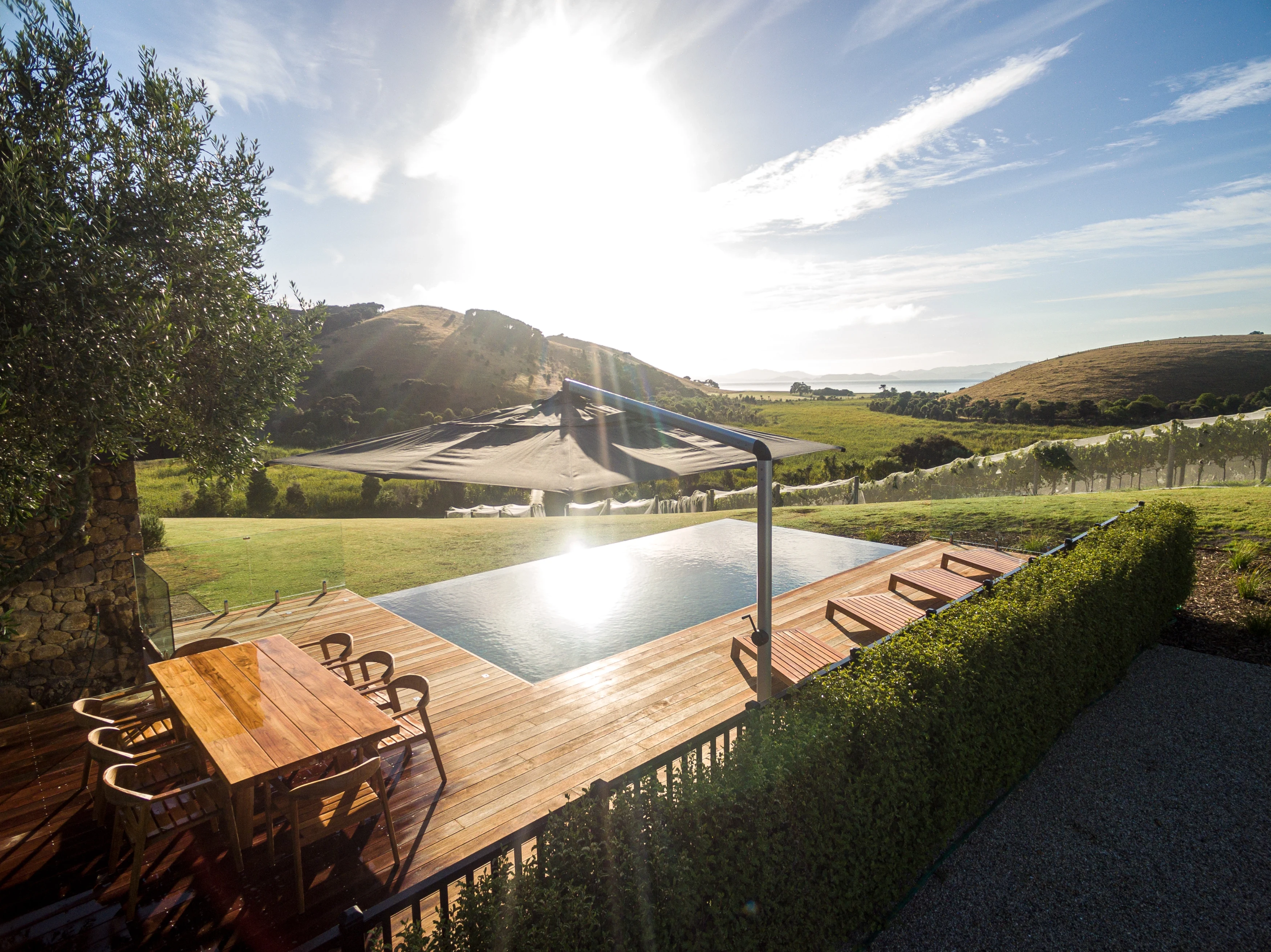 NZ-Accommodatie-The-Landing-Vineyard-Villa-Pool.webp
