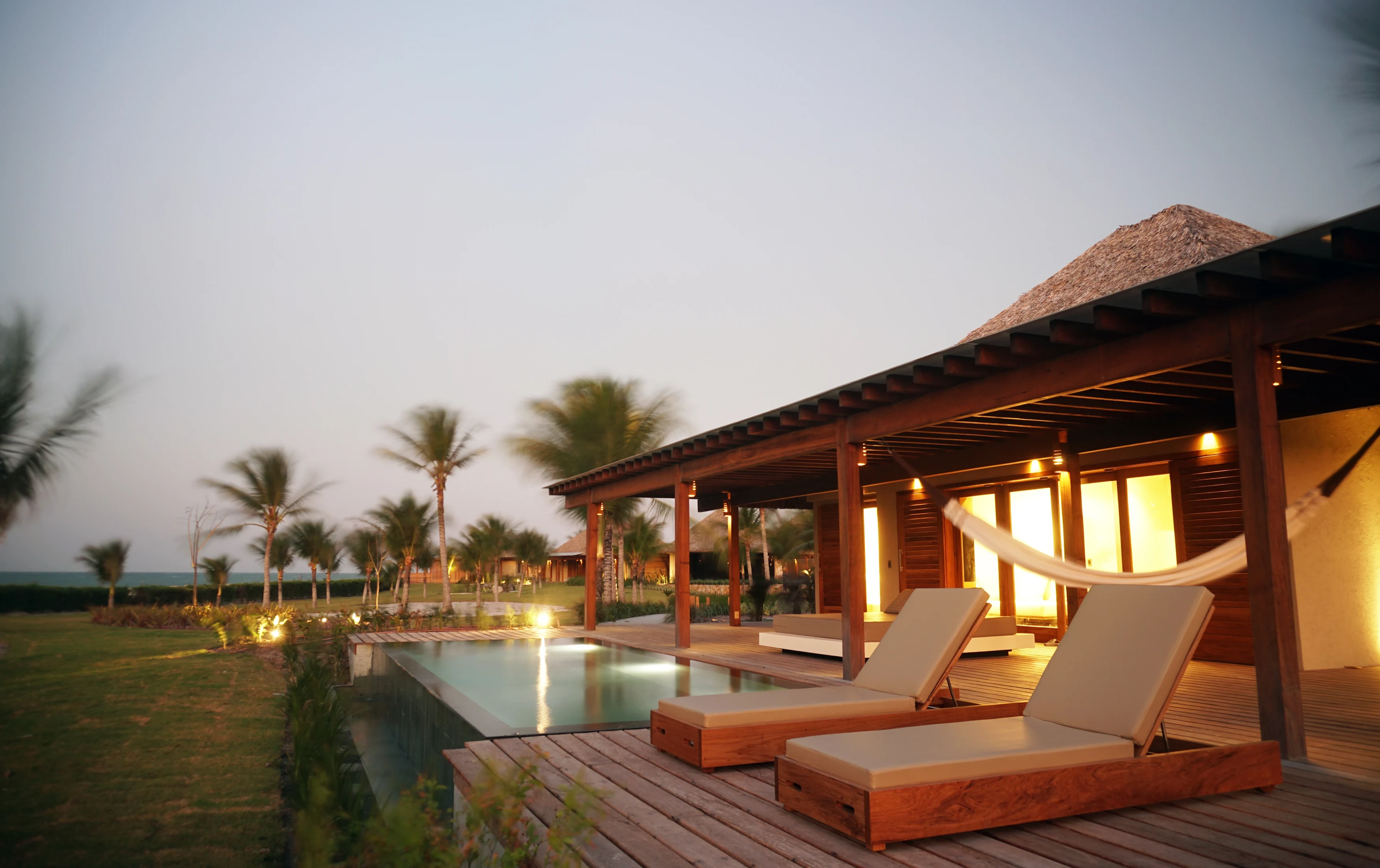 BR - Casana - Pool master suite.webp