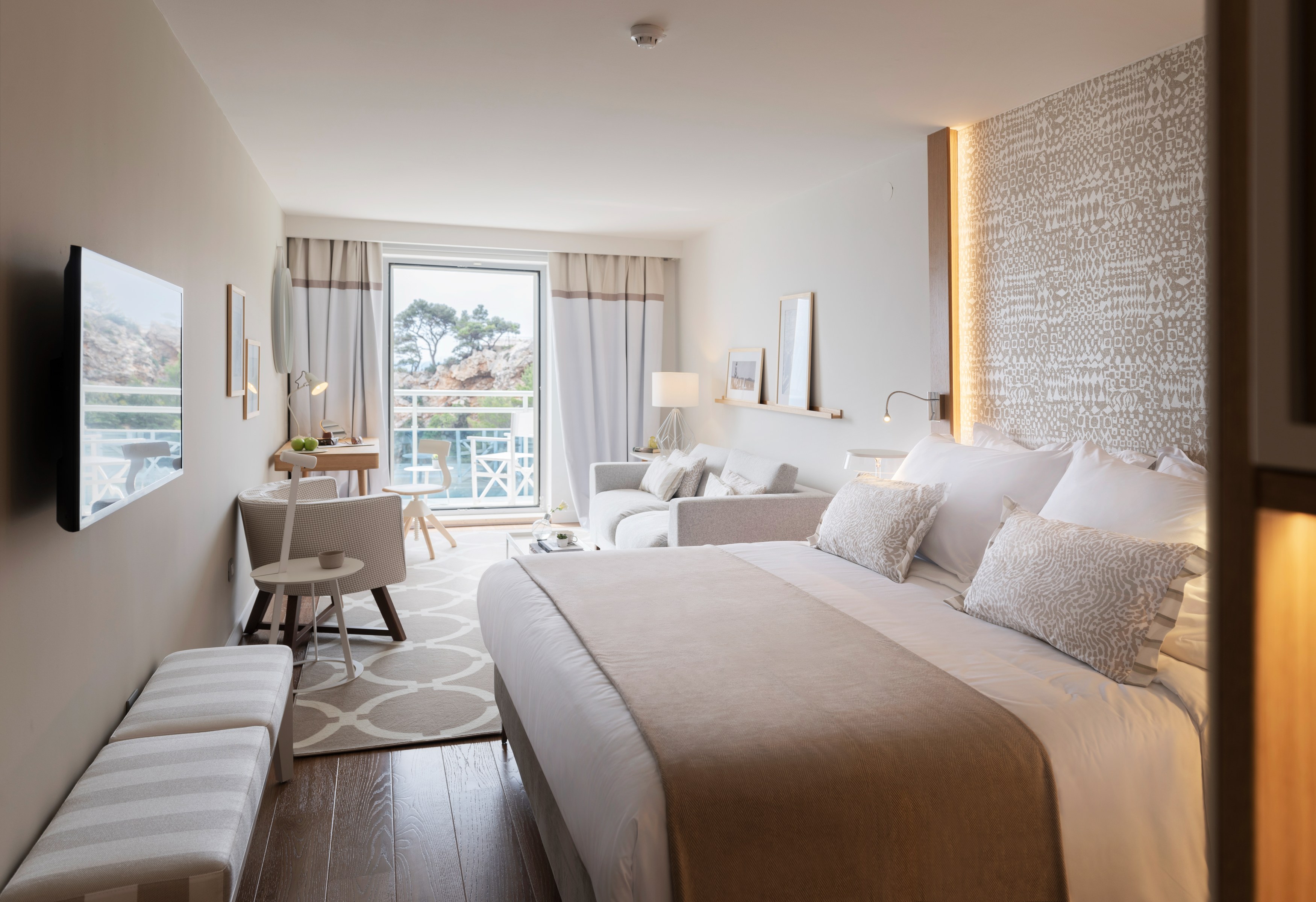 ALH_BellevueDubrovnik_DeluxeRoom_1.jpg