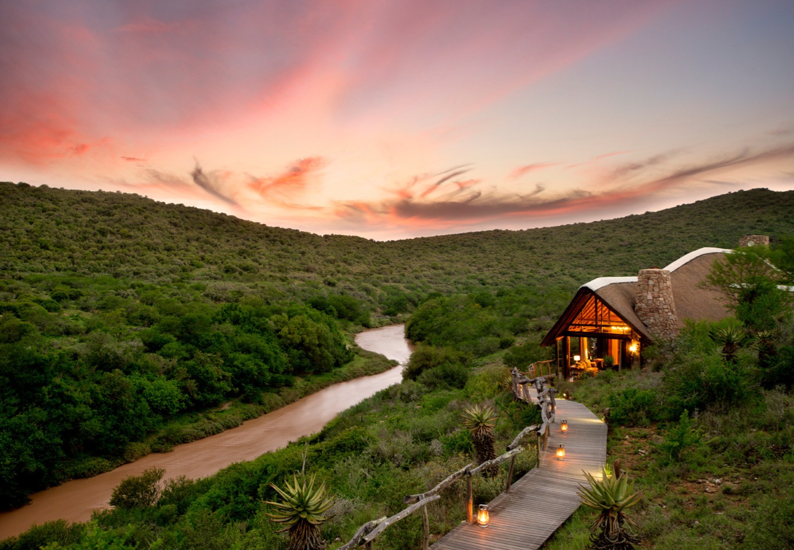 ZA-Kwandwe_Great_Fish_River_Lodge_Exerior_Bijgesneden.jpg